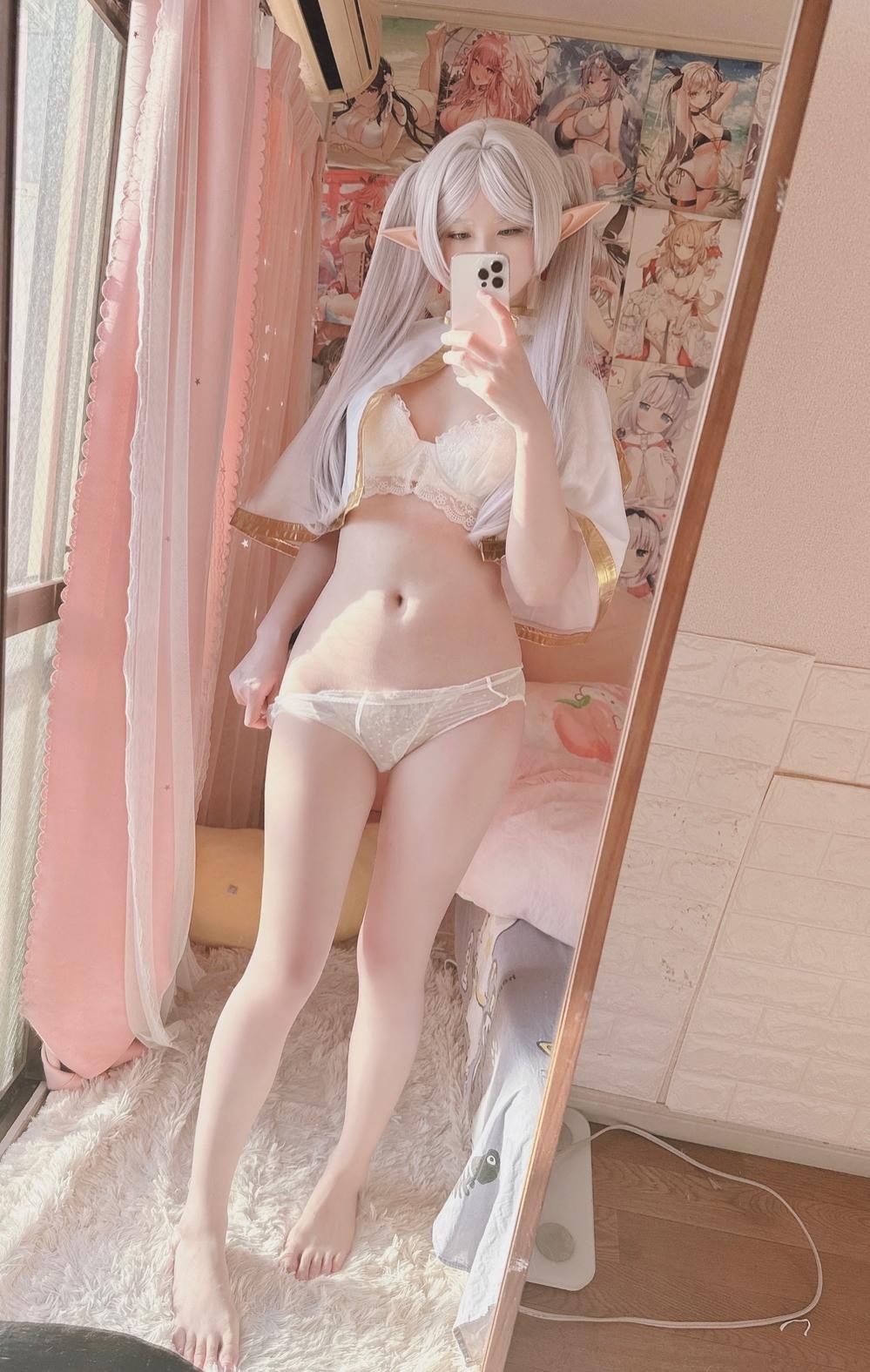 [cosplay] 习呆呆 - 芙莉莲：黑丝露点大尺度还原 23P