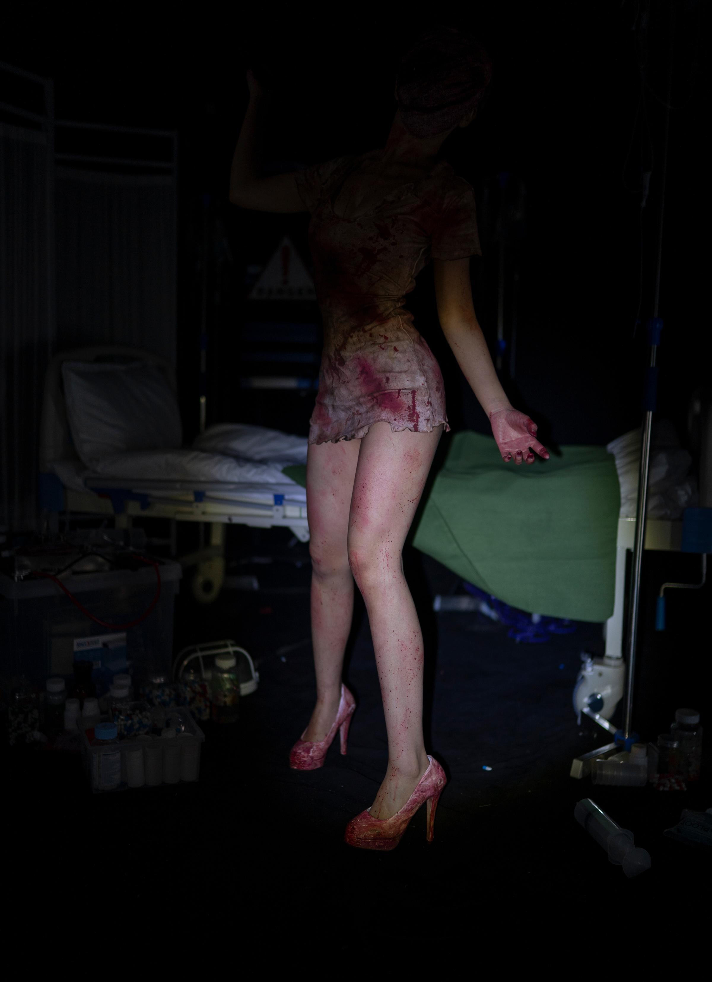 [cosplay] Bangni邦尼 - Y tá Silent Hill: trang phục y tá bệnh viện kinh dị, hở bạo 90P4V