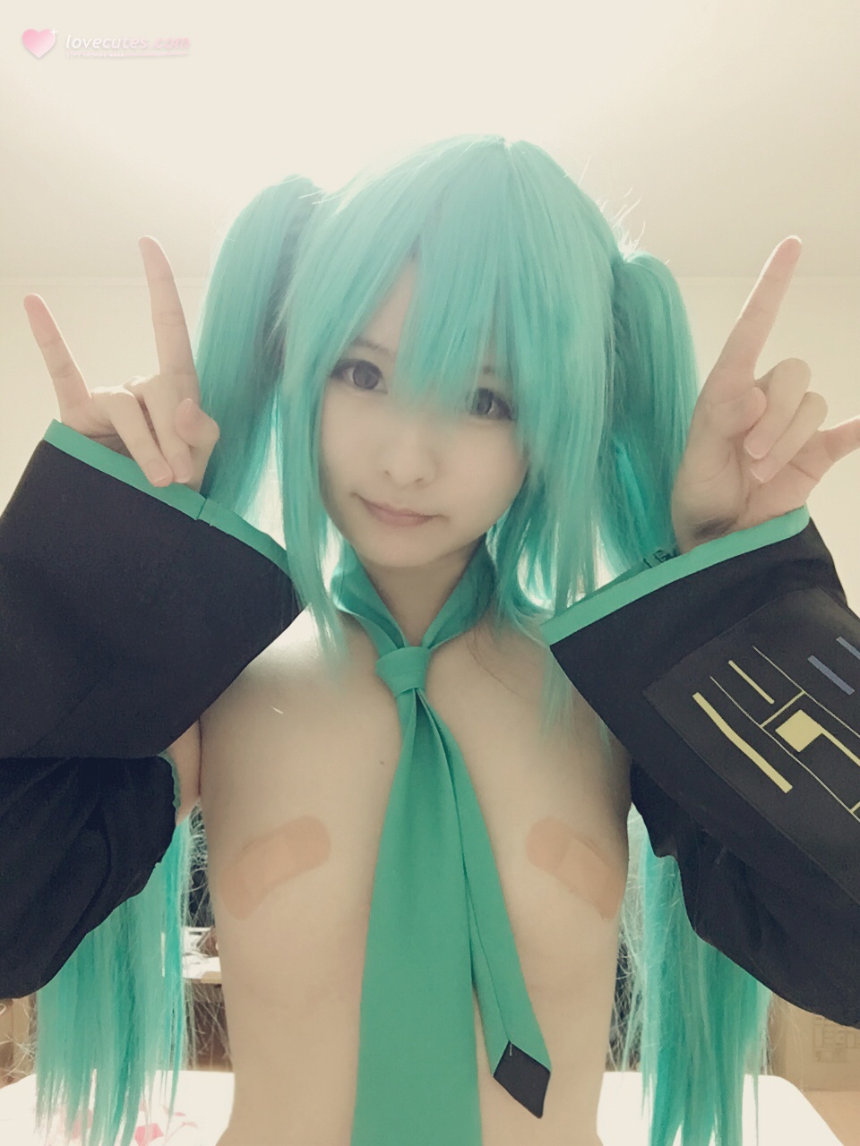 [cosplay] 习呆呆 - 初音未来: tóc hai bím xanh lam xanh lục lộ điểm tất đen gợi cảm 31P2V