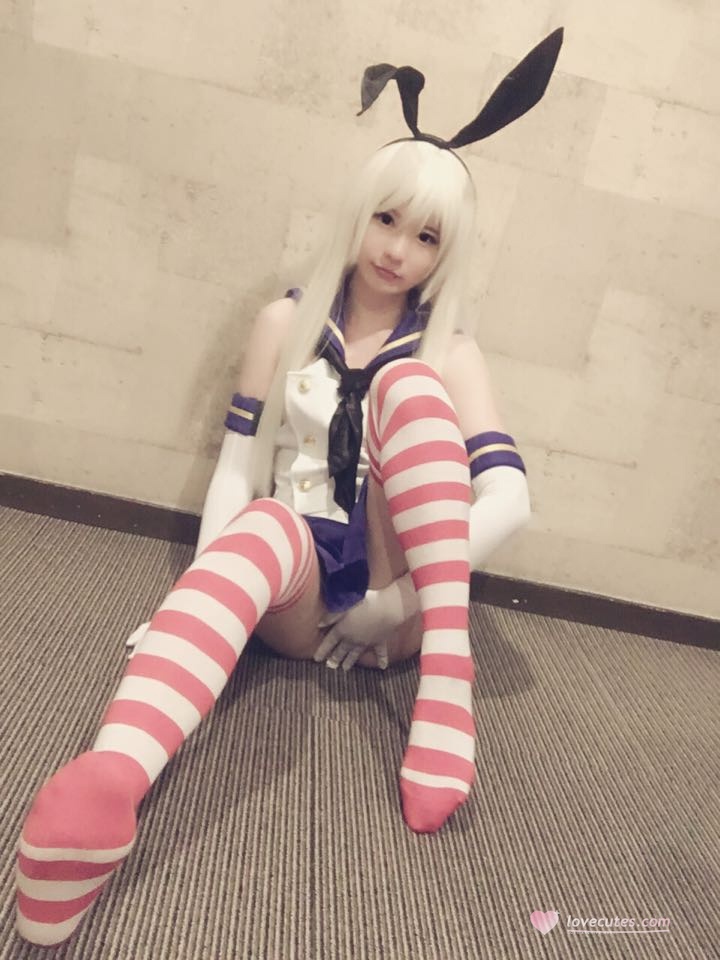 [cosplay] 习呆呆 - Shimakaze: tái hiện đôi chân đẹp với tất sọc đỏ trắng và lộ điểm 42P2V