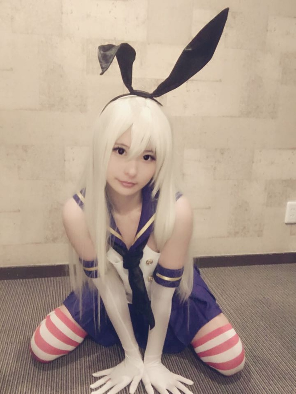 [cosplay] 习呆呆 - Shimakaze: tái hiện đôi chân đẹp với tất sọc đỏ trắng và lộ điểm 42P2V