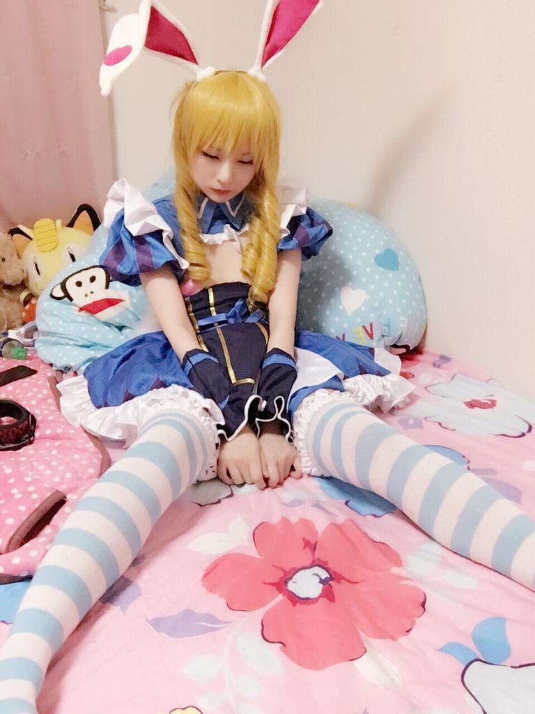 [cosplay] 习呆呆 - Alice ở xứ sở thần tiên: ảnh chụp váy ngắn tất trắng tai thỏ lộ điểm 32P2V