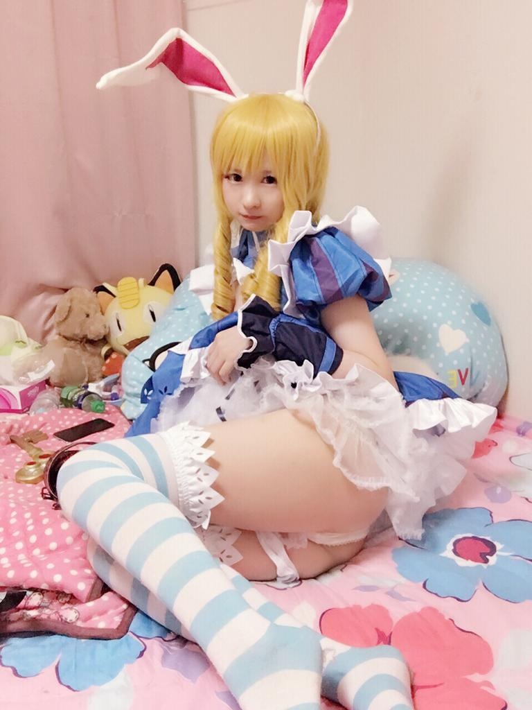 [cosplay] 习呆呆 - Alice ở xứ sở thần tiên: ảnh chụp váy ngắn tất trắng tai thỏ lộ điểm 32P2V