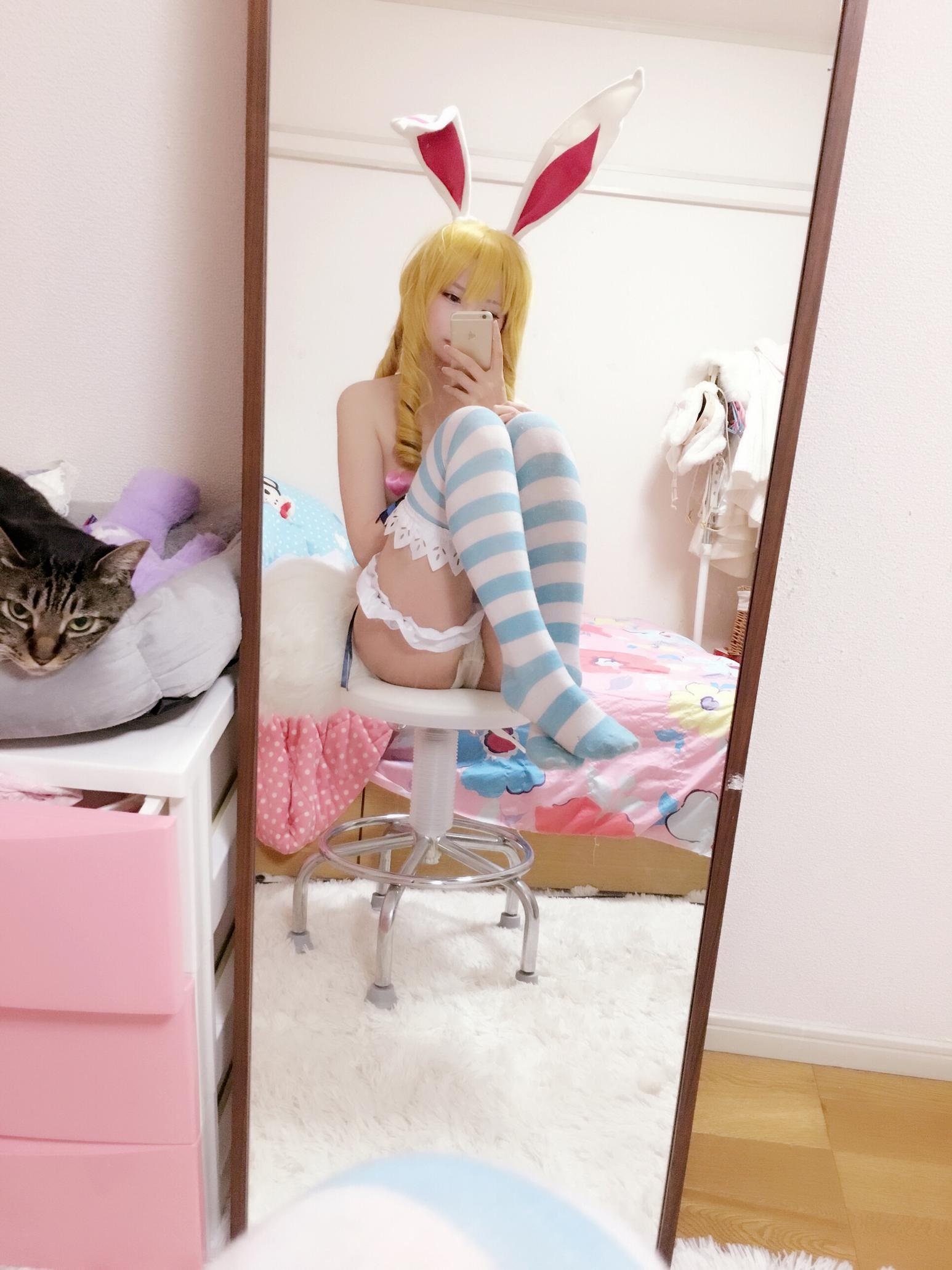 [cosplay] 习呆呆 - Alice ở xứ sở thần tiên: ảnh chụp váy ngắn tất trắng tai thỏ lộ điểm 32P2V