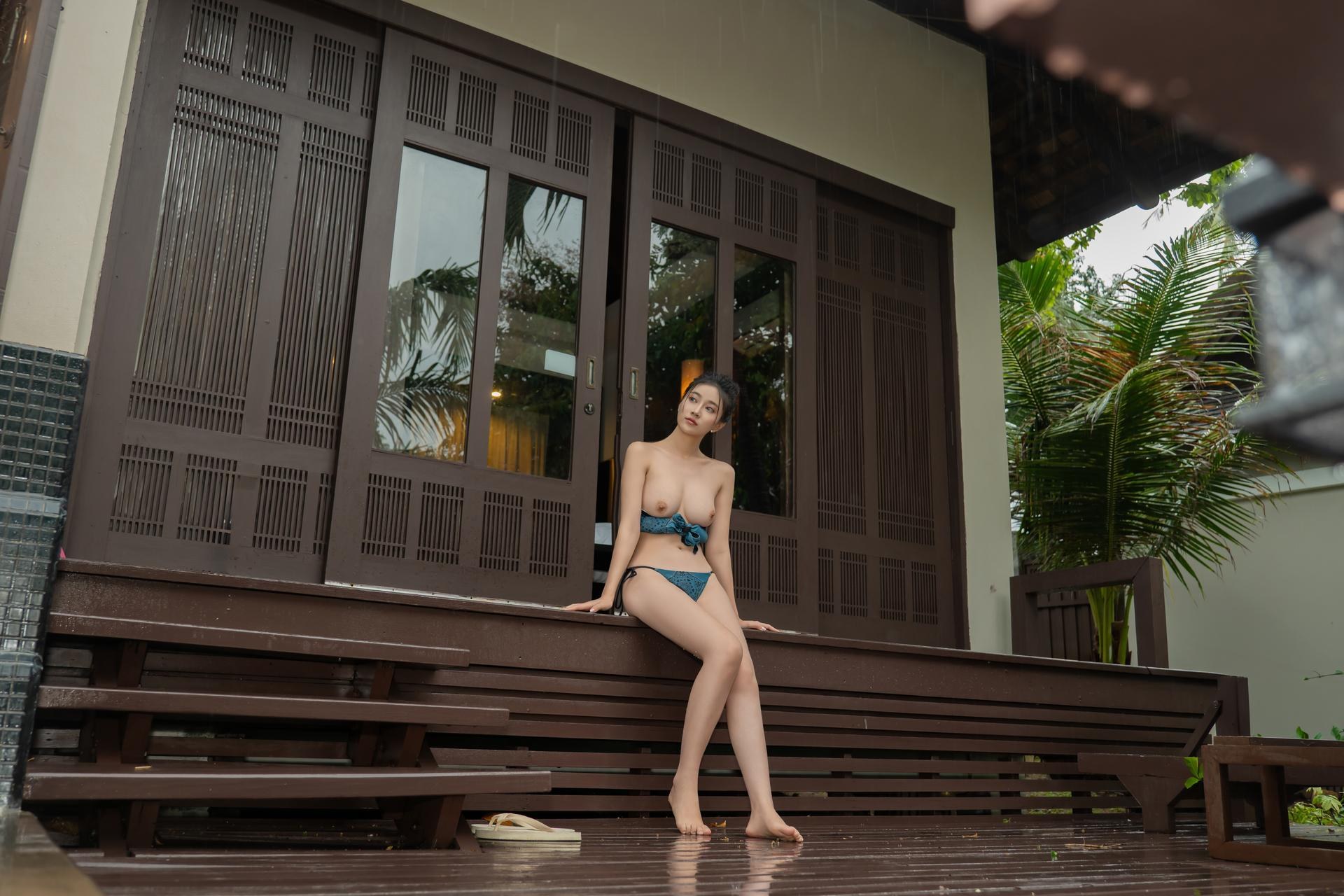 [写真] 年年Nnian - Nắng mai: ảnh chụp chân dài nghỉ dưỡng ngoài trời với bikini xanh 81P
