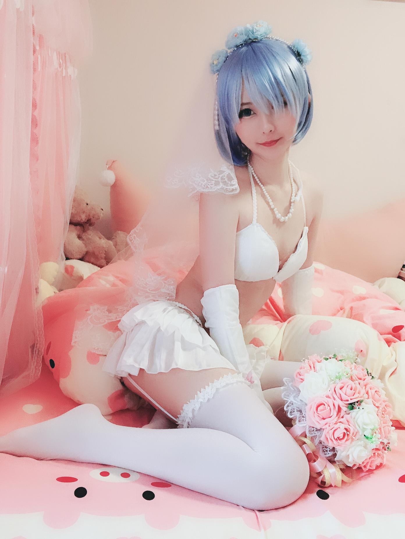 [cosplay] 习呆呆 - Rem váy cưới: cô dâu tất trắng tái hiện đầy đủ, cảnh lộ điểm mức độ lớn 50P2V
