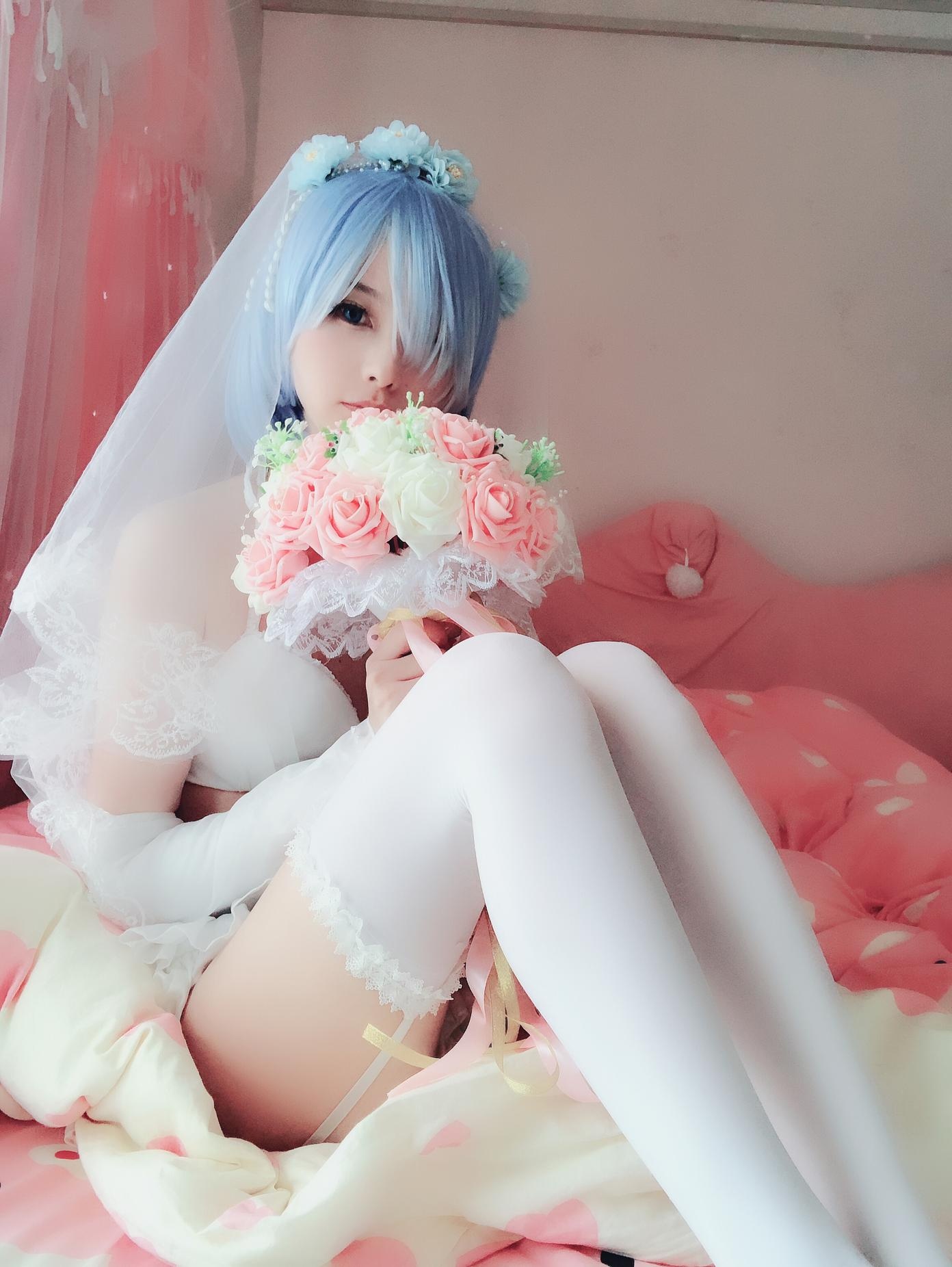 [cosplay] 习呆呆 - Rem váy cưới: cô dâu tất trắng tái hiện đầy đủ, cảnh lộ điểm mức độ lớn 50P2V
