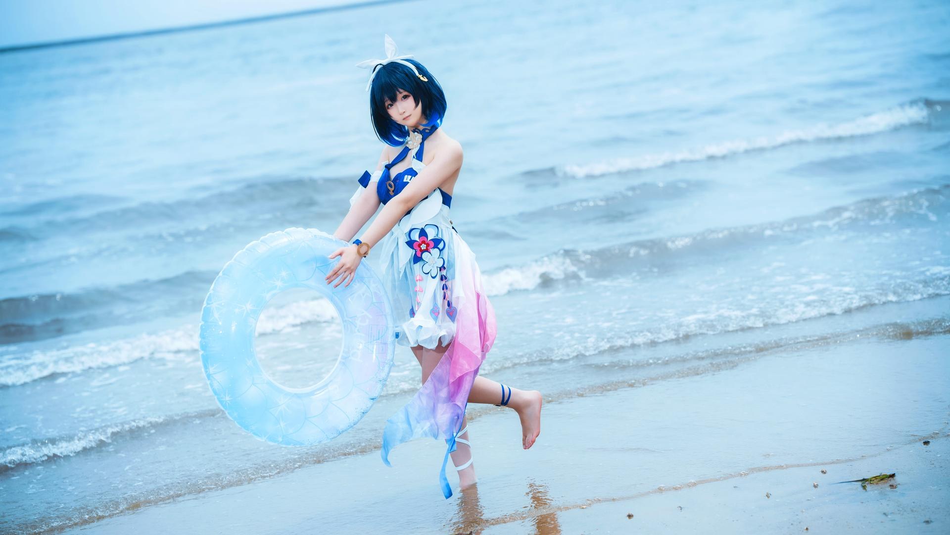 [cosplay] Seele麦麦 - 希尔彼岸浪花物语·海滩：蓝白泳装海滩白丝美腿 72P