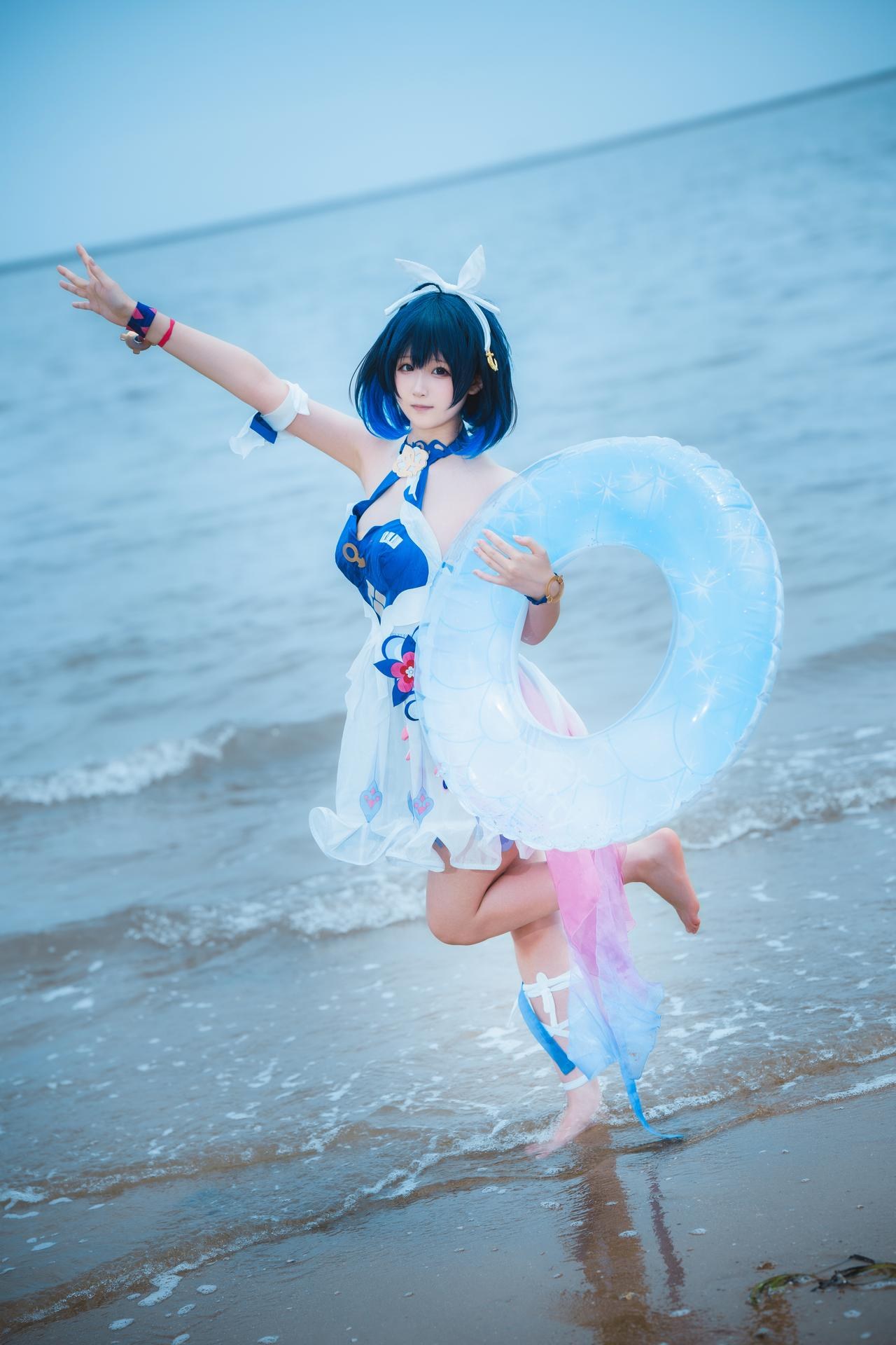 [cosplay] Seele麦麦 - 希尔彼岸浪花物语·海滩：蓝白泳装海滩白丝美腿 72P