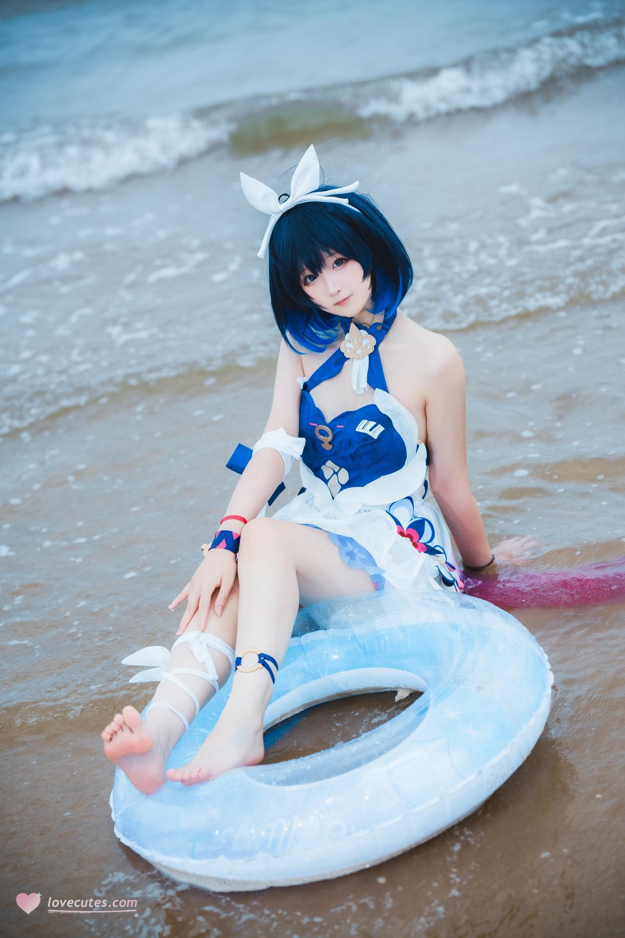 [cosplay] Seele麦麦 - 希尔彼岸浪花物语·海滩：蓝白泳装海滩白丝美腿 72P