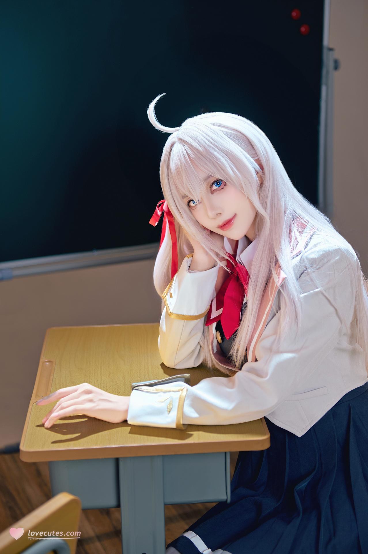 [cosplay] Shika小鹿鹿 - Bạn cùng lớp Eri: ảnh chụp trong lớp học với tóc trắng, đồng phục học đường, tất trắng 38P