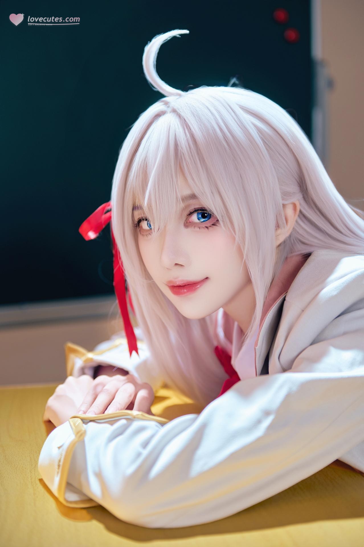 [cosplay] Shika小鹿鹿 - Bạn cùng lớp Eri: ảnh chụp trong lớp học với tóc trắng, đồng phục học đường, tất trắng 38P
