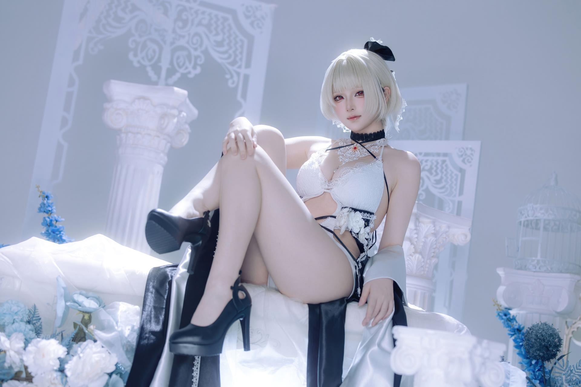 [cosplay] 屿鱼 - 碧蓝航线 可畏同人礼服：黑白礼服白丝美腿冰蓝布景 63P