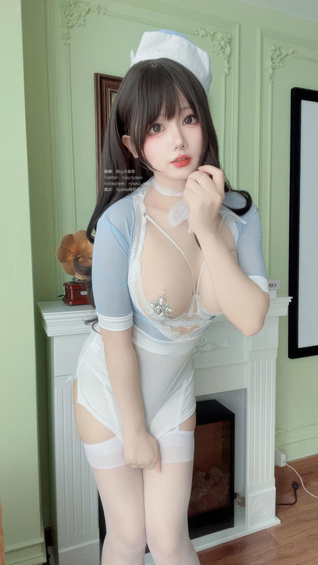 [私房] Nyako喵子 - Tự chụp 36: nội y phong cách y tá trắng, tự chụp với tất trắng 49P