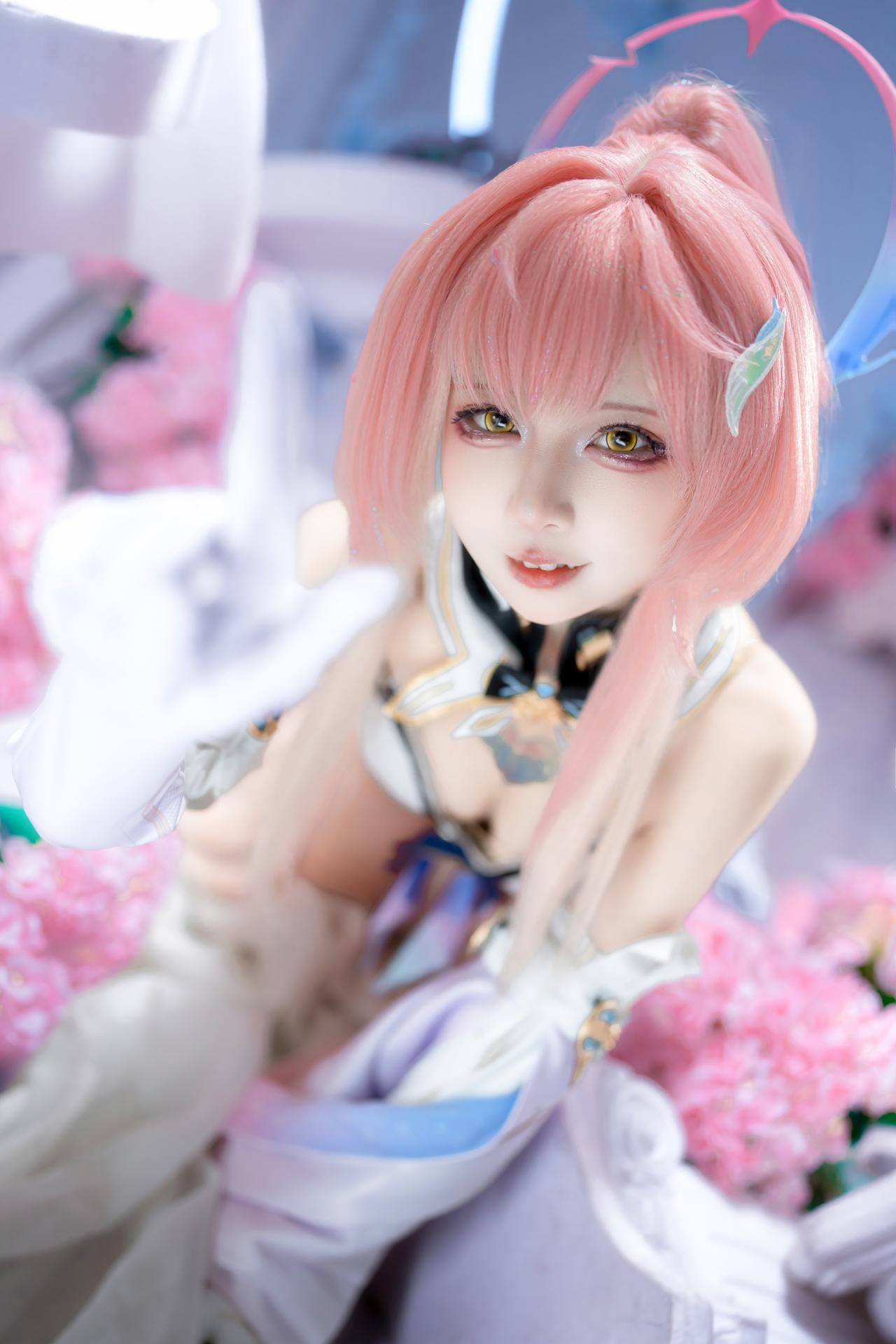 [cosplay] 纸悦Etsu_ko - 鸣潮 爱弥斯：粉发礼装白丝梦幻布景 25P