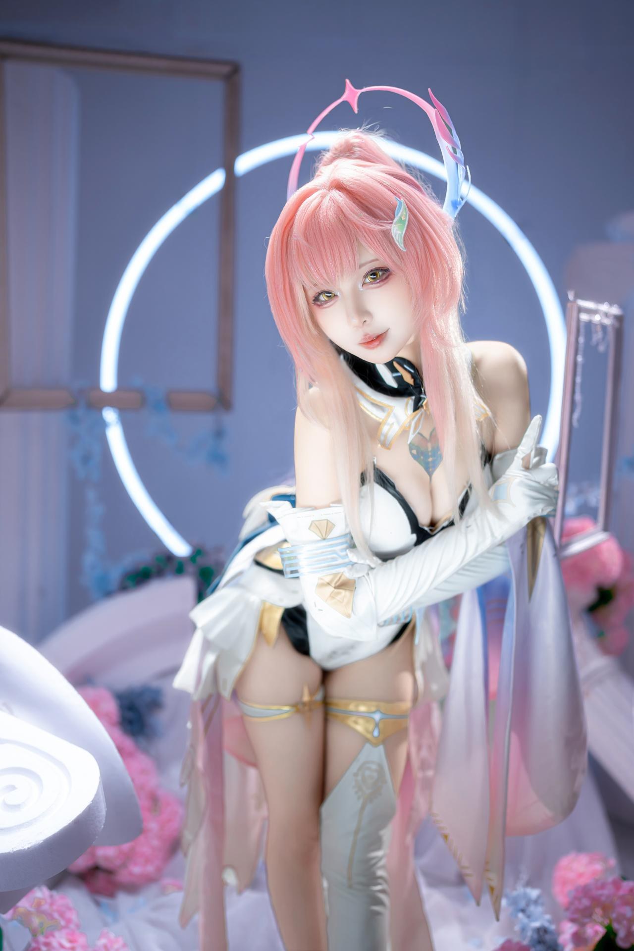 [cosplay] 纸悦Etsu_ko - 鸣潮 爱弥斯：粉发礼装白丝梦幻布景 25P