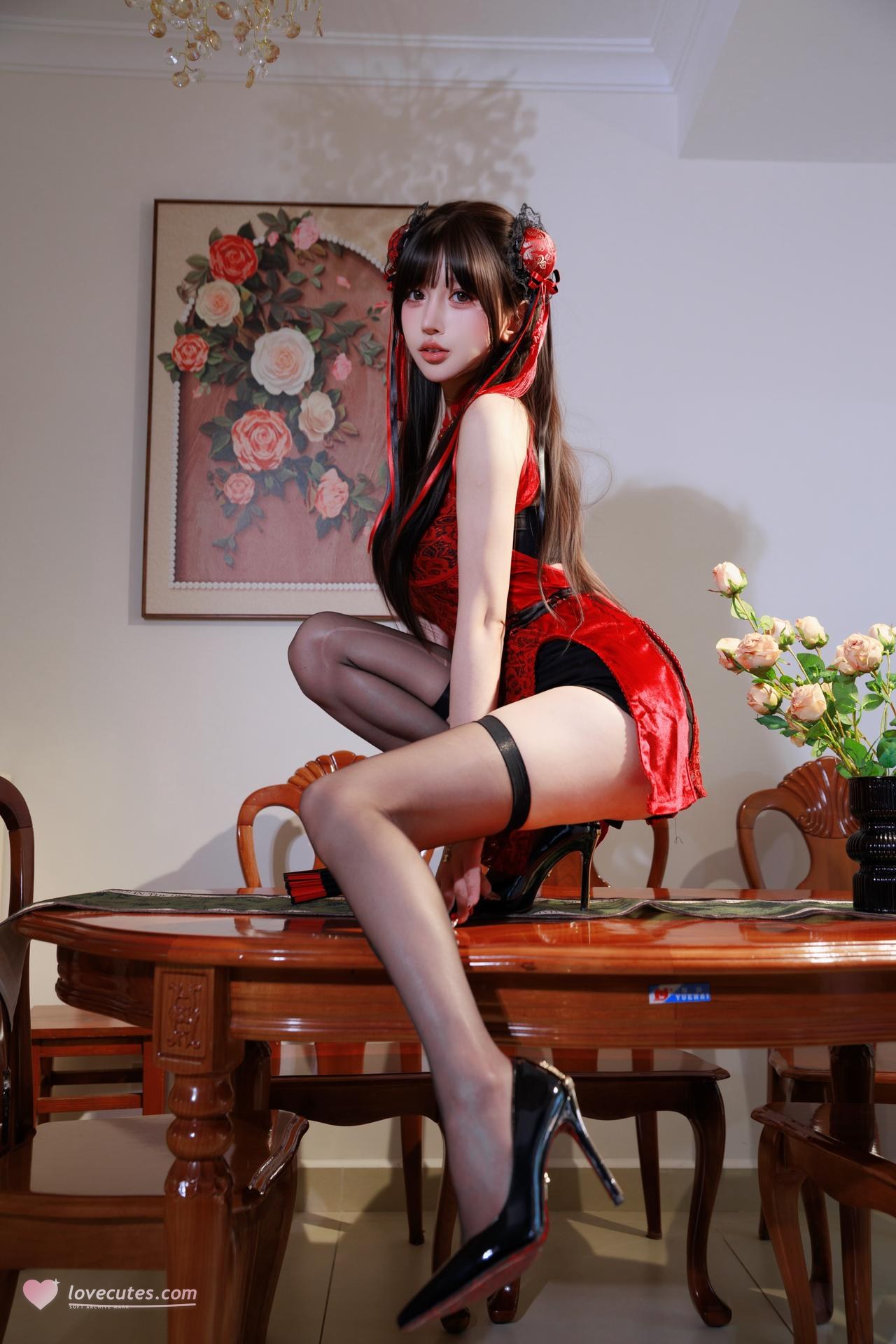 [写真] Quá kỳ Mì tuyến tuyến miêu - Trung Hoa nương: Hồng sắc kỳ bào kiểu Trung Hoa chụp studio, tất đen, chân đẹp 22P