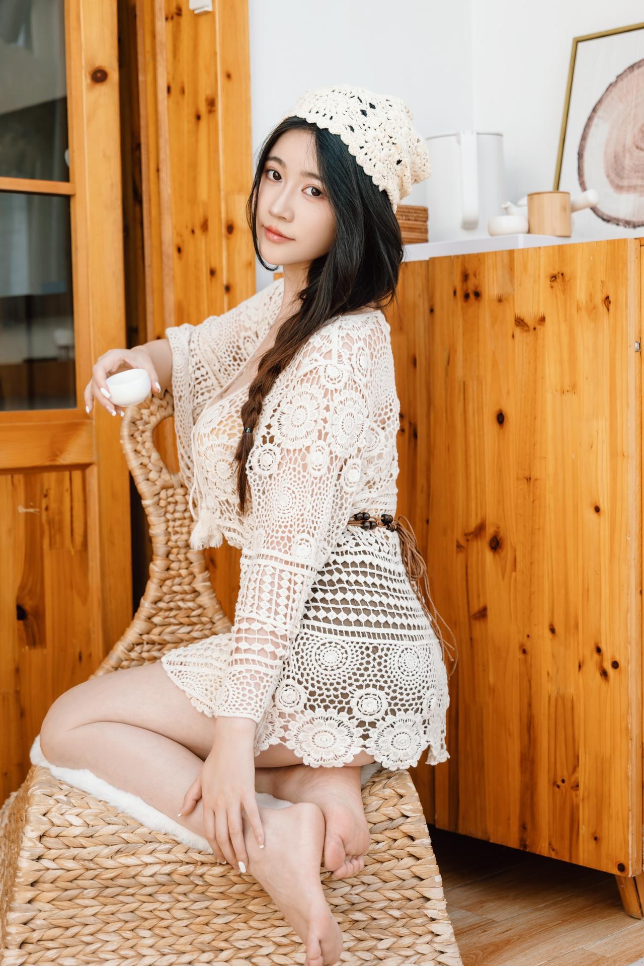 [私房] 年年Nnian - Mộc cẩm hoa: ren màu kem trắng chụp riêng tại nhà gỗ khoe ngực đẹp khoe chân dài 83P