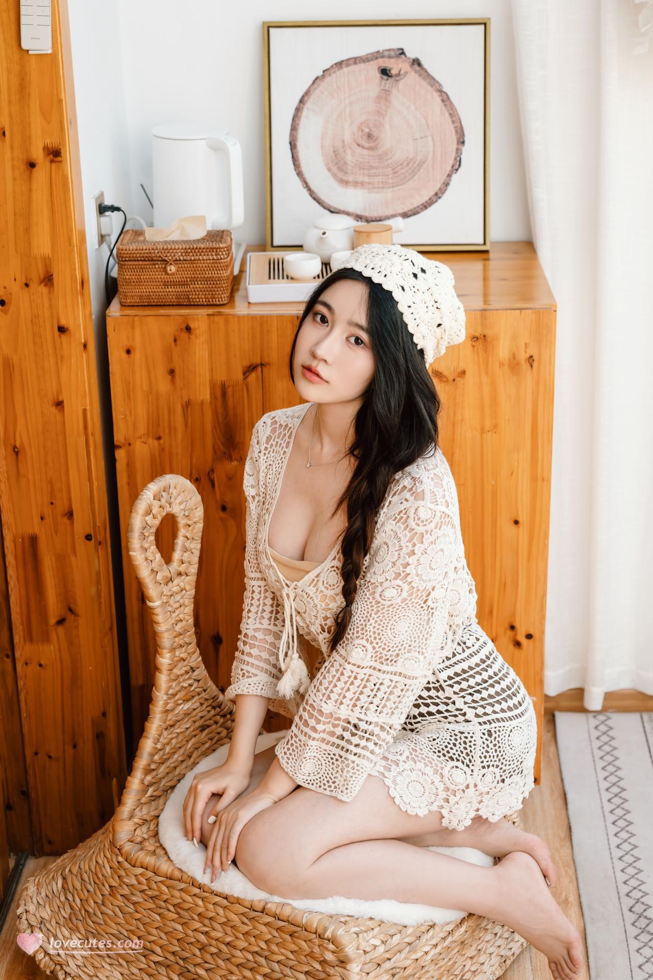 [私房] 年年Nnian - Mộc cẩm hoa: ren màu kem trắng chụp riêng tại nhà gỗ khoe ngực đẹp khoe chân dài 83P