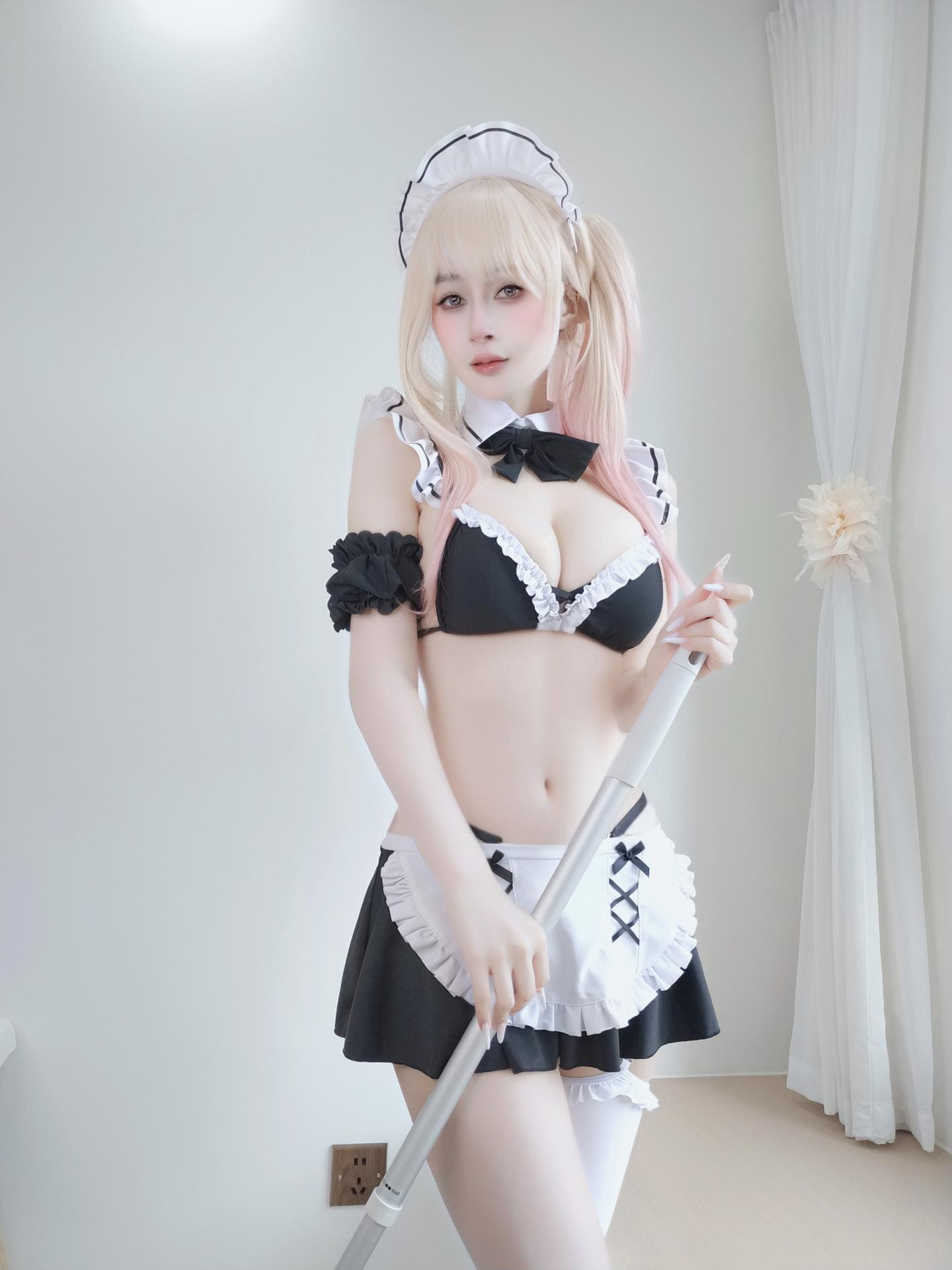 [cosplay] 白银81 - Tình yêu của búp bê mặc đồ - Kitagawa Marin: váy hầu gái đen trắng, ngực đầy 62P