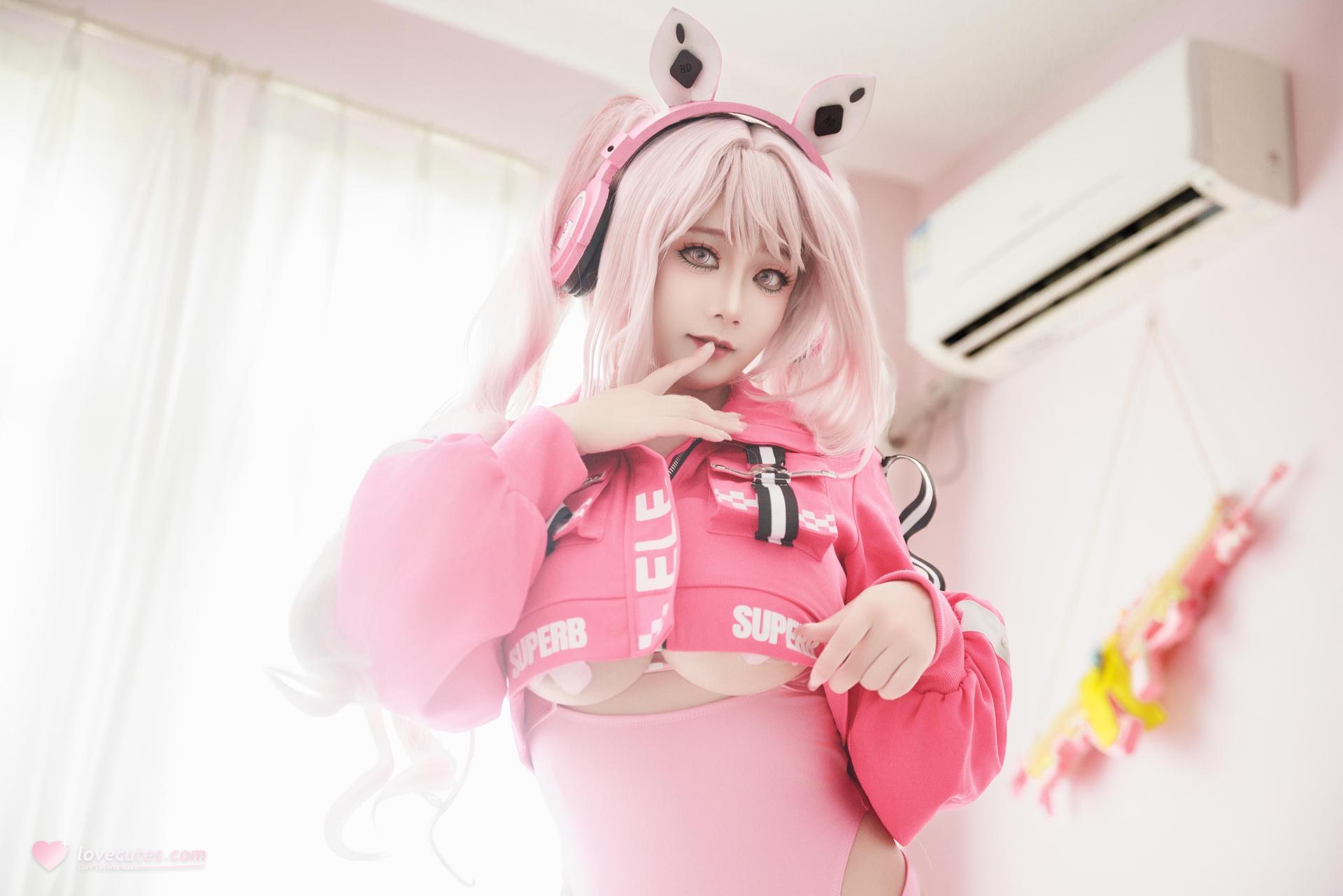 [cosplay] 阿雪雪 - 爱丽丝泳装：ชุดว่ายน้ำกระต่ายหูสีชมพู หอกยาว ริมสระ วางขายาว 94P1V