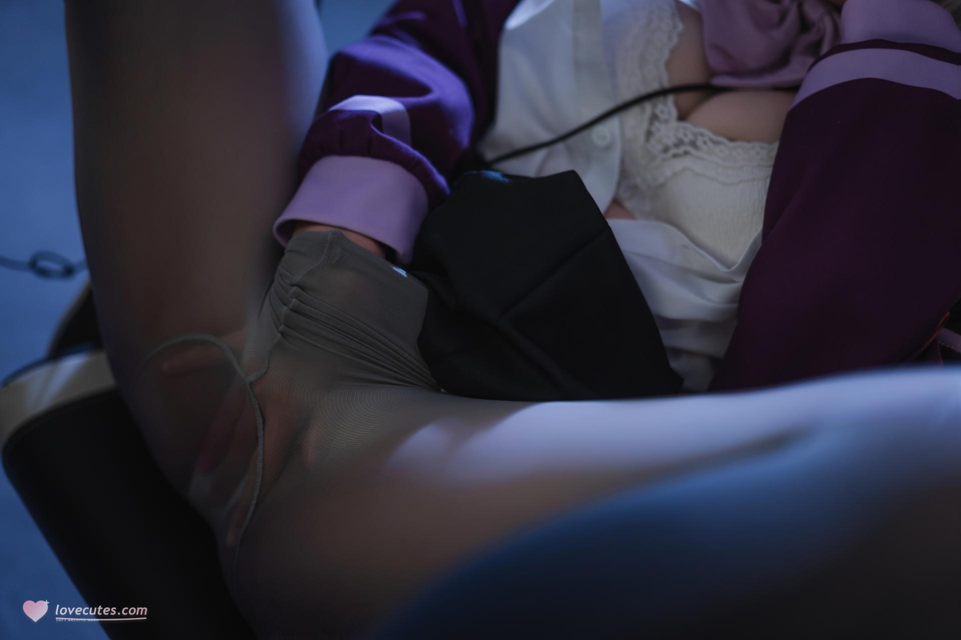 [cosplay] Natsuko夏夏子 - SSSS.GRIDMAN 新条茜：机房紫黑紧身战斗服 美腿还原 82P