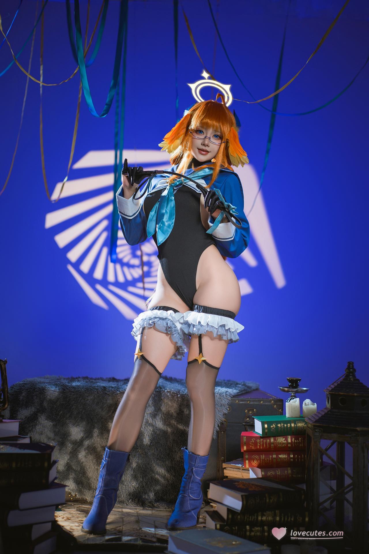 [cosplay] Là một chú gấu con sao - Blue Archive Enjo Shimikō: ác nữ cán bộ váy tất đen chân dài 40P
