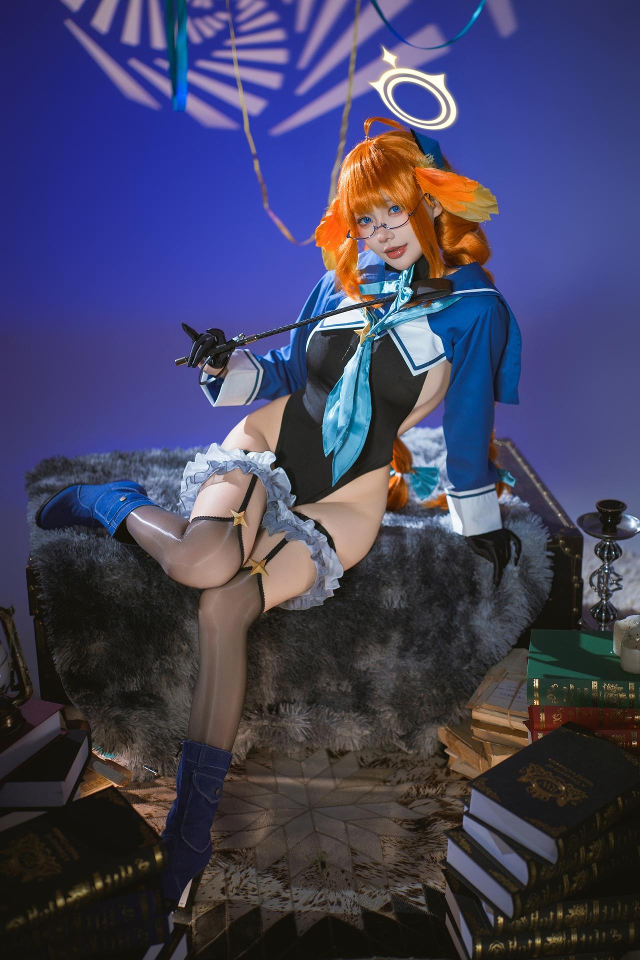 [cosplay] Là một chú gấu con sao - Blue Archive Enjo Shimikō: ác nữ cán bộ váy tất đen chân dài 40P