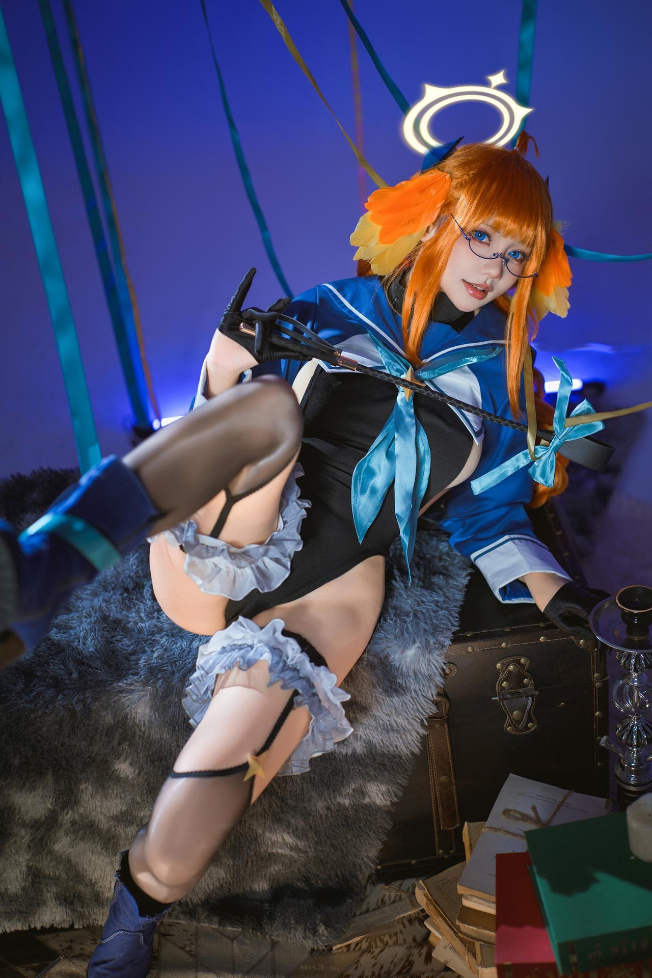 [cosplay] Là một chú gấu con sao - Blue Archive Enjo Shimikō: ác nữ cán bộ váy tất đen chân dài 40P