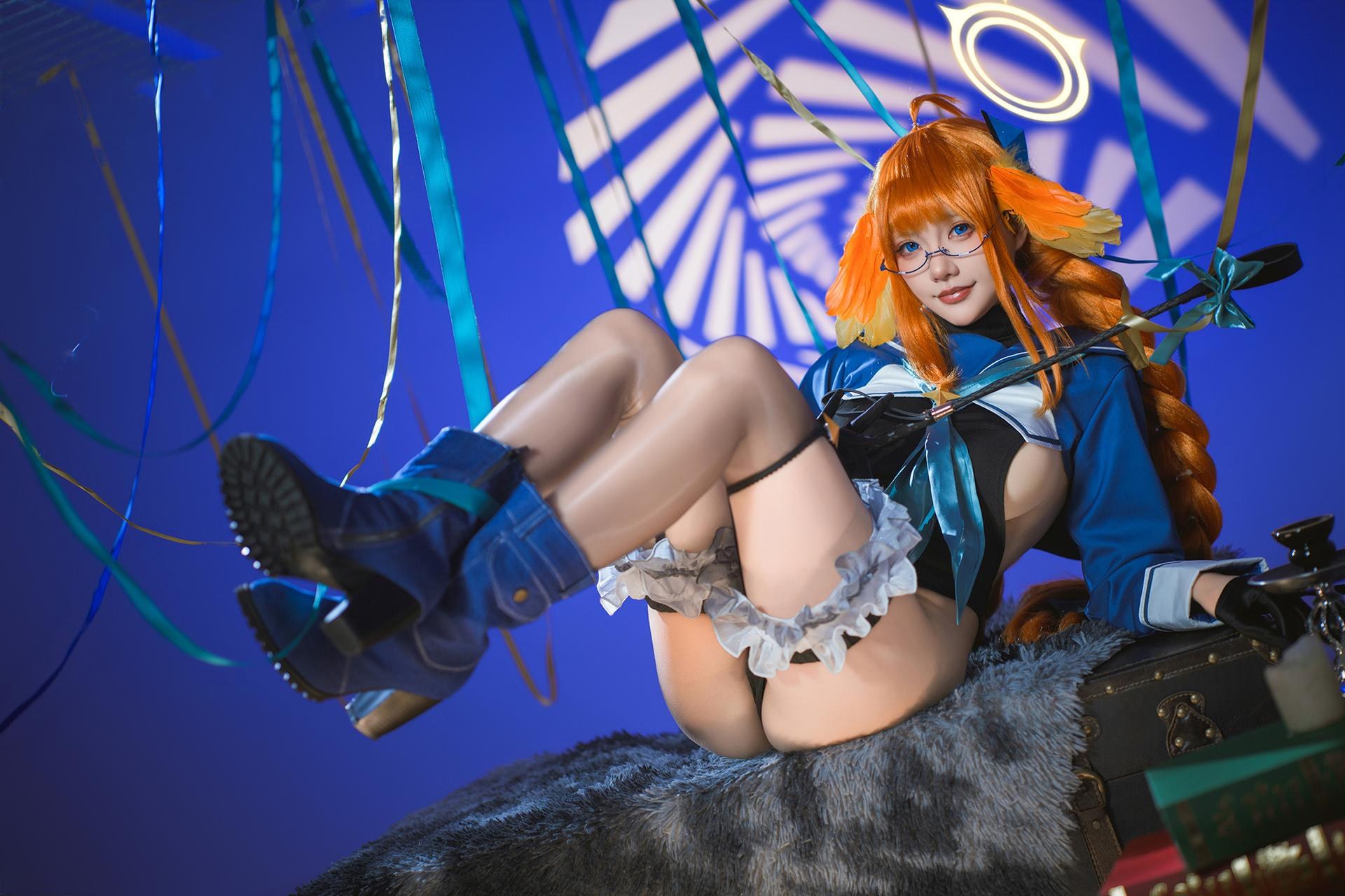 [cosplay] Là một chú gấu con sao - Blue Archive Enjo Shimikō: ác nữ cán bộ váy tất đen chân dài 40P