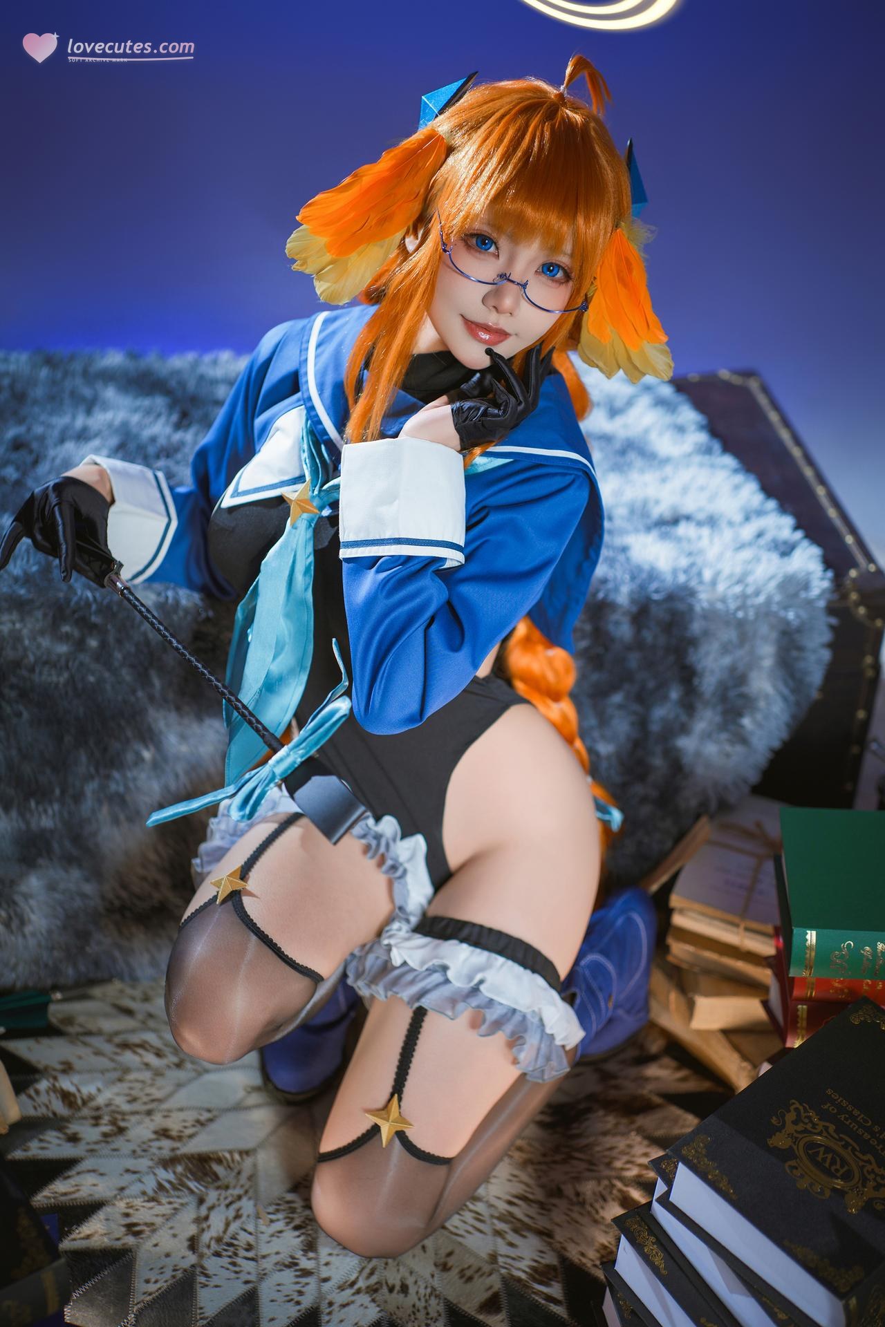 [cosplay] Là một chú gấu con sao - Blue Archive Enjo Shimikō: ác nữ cán bộ váy tất đen chân dài 40P