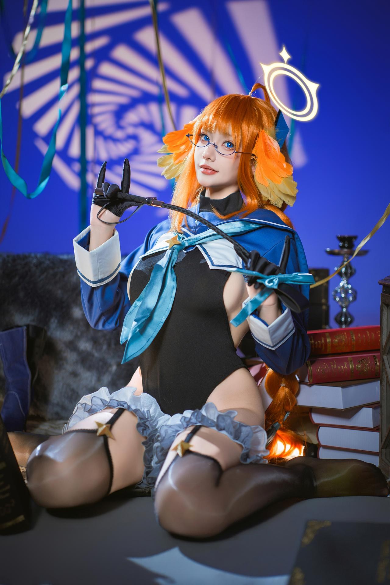 [cosplay] Là một chú gấu con sao - Blue Archive Enjo Shimikō: ác nữ cán bộ váy tất đen chân dài 40P