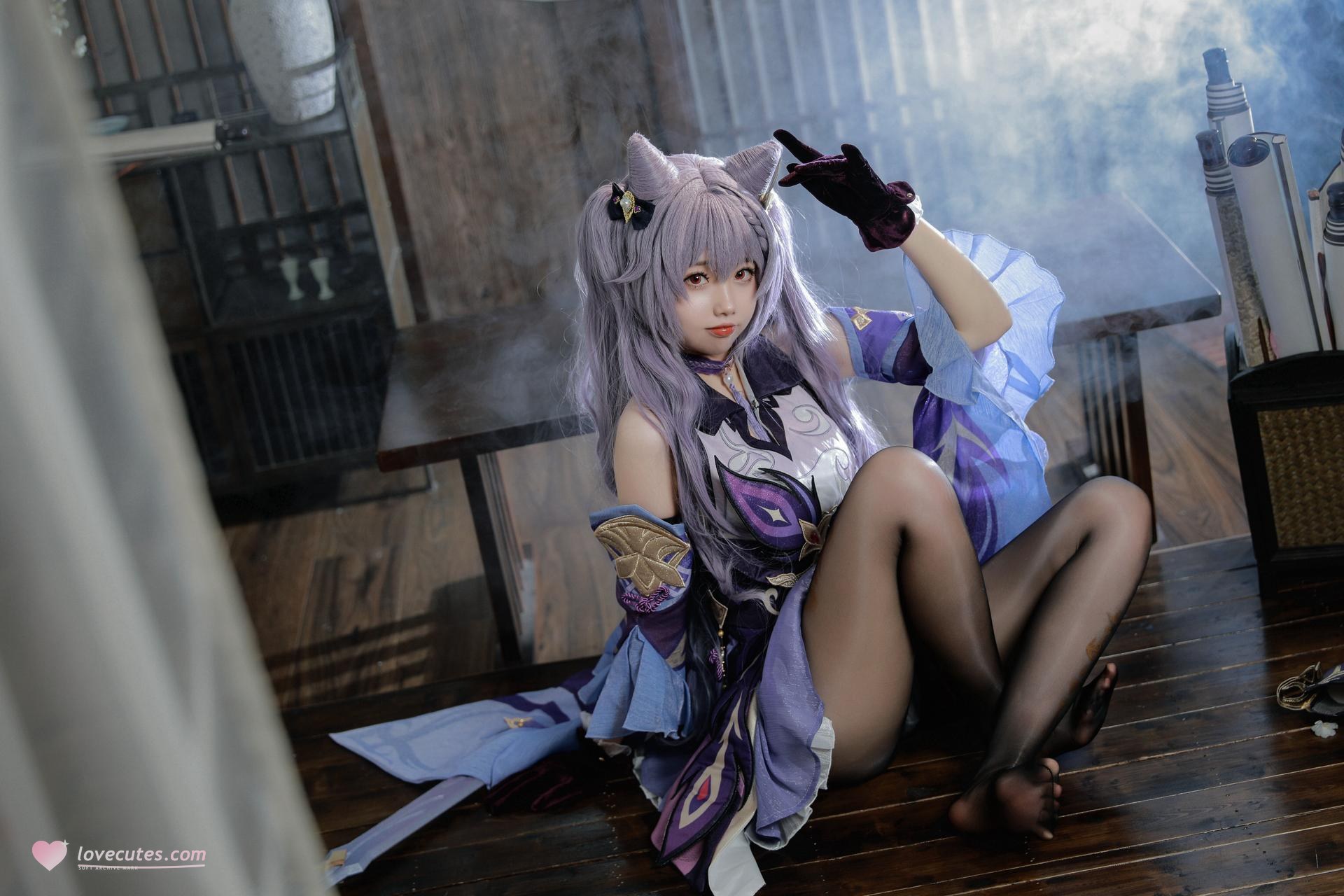[cosplay] 雪琪SAMA - Nguyên Thần Keqing: tóc tím váy dạ hội chân trắng đẹp 50P1V