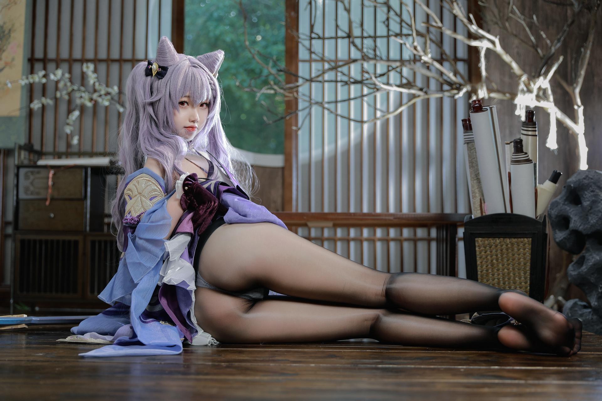 [cosplay] 雪琪SAMA - Nguyên Thần Keqing: tóc tím váy dạ hội chân trắng đẹp 50P1V