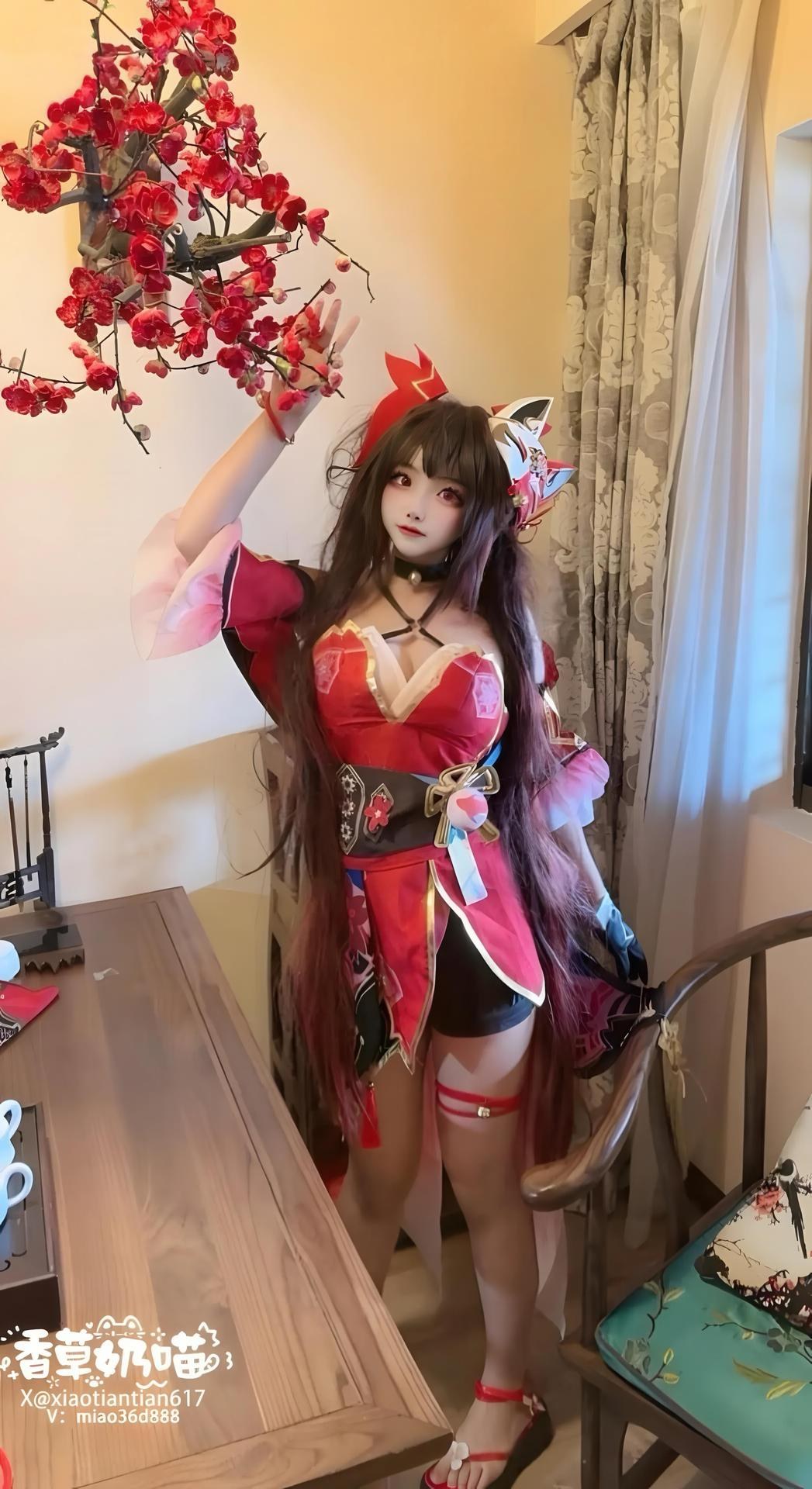 [cosplay] 香草奶喵 - Honkai: Star Rail Sparkle: váy đỏ, tóc đuôi ngựa đôi, chân đẹp tái hiện 70P