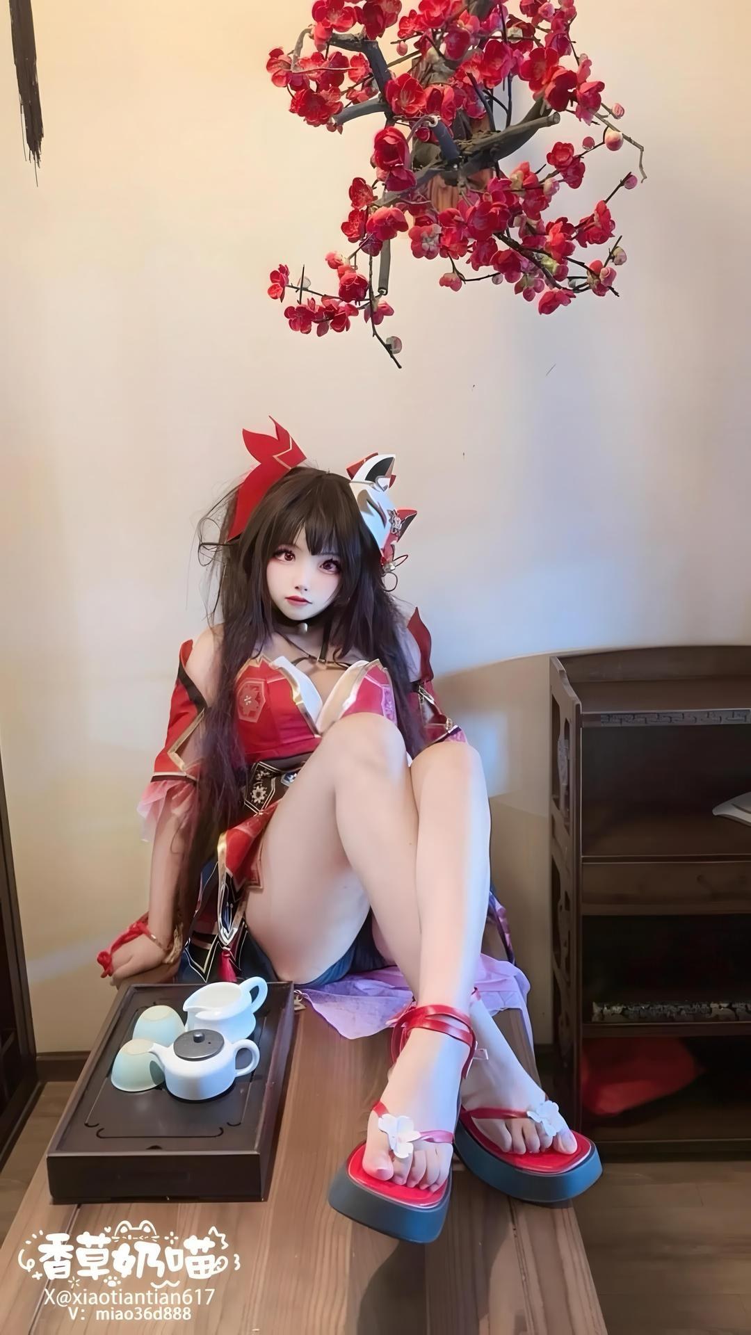 [cosplay] 香草奶喵 - Honkai: Star Rail Sparkle: váy đỏ, tóc đuôi ngựa đôi, chân đẹp tái hiện 70P