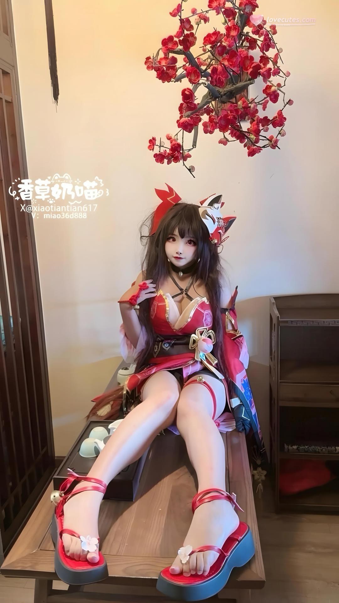 [cosplay] 香草奶喵 - Honkai: Star Rail Sparkle: váy đỏ, tóc đuôi ngựa đôi, chân đẹp tái hiện 70P