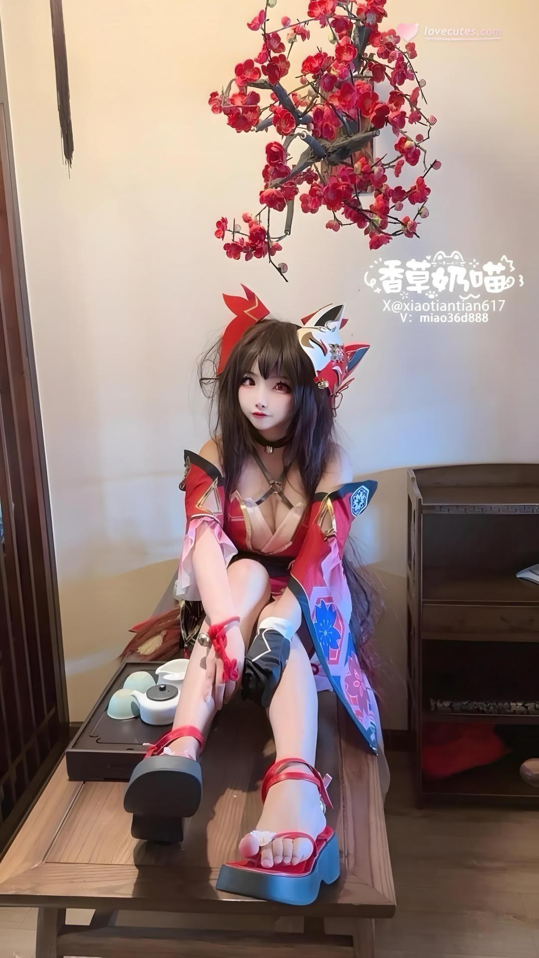 [cosplay] 香草奶喵 - Honkai: Star Rail Sparkle: váy đỏ, tóc đuôi ngựa đôi, chân đẹp tái hiện 70P