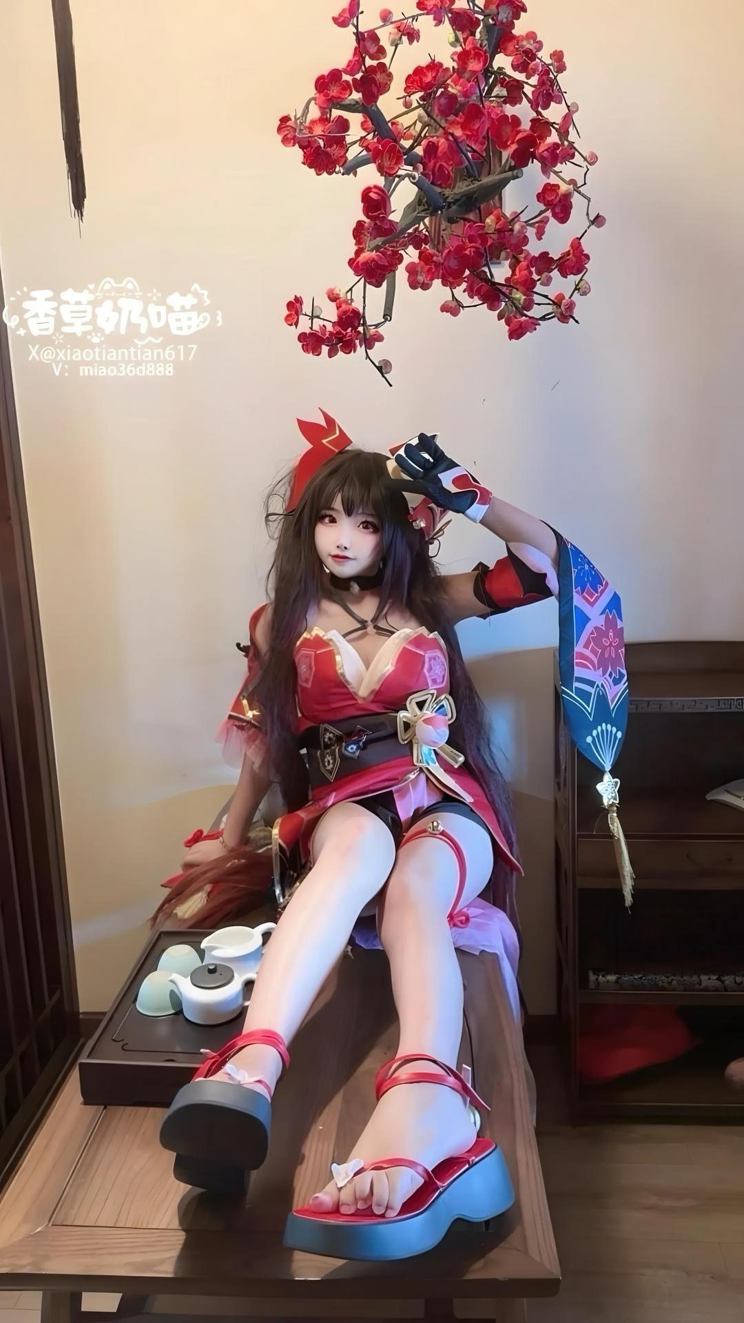 [cosplay] 香草奶喵 - Honkai: Star Rail Sparkle: váy đỏ, tóc đuôi ngựa đôi, chân đẹp tái hiện 70P