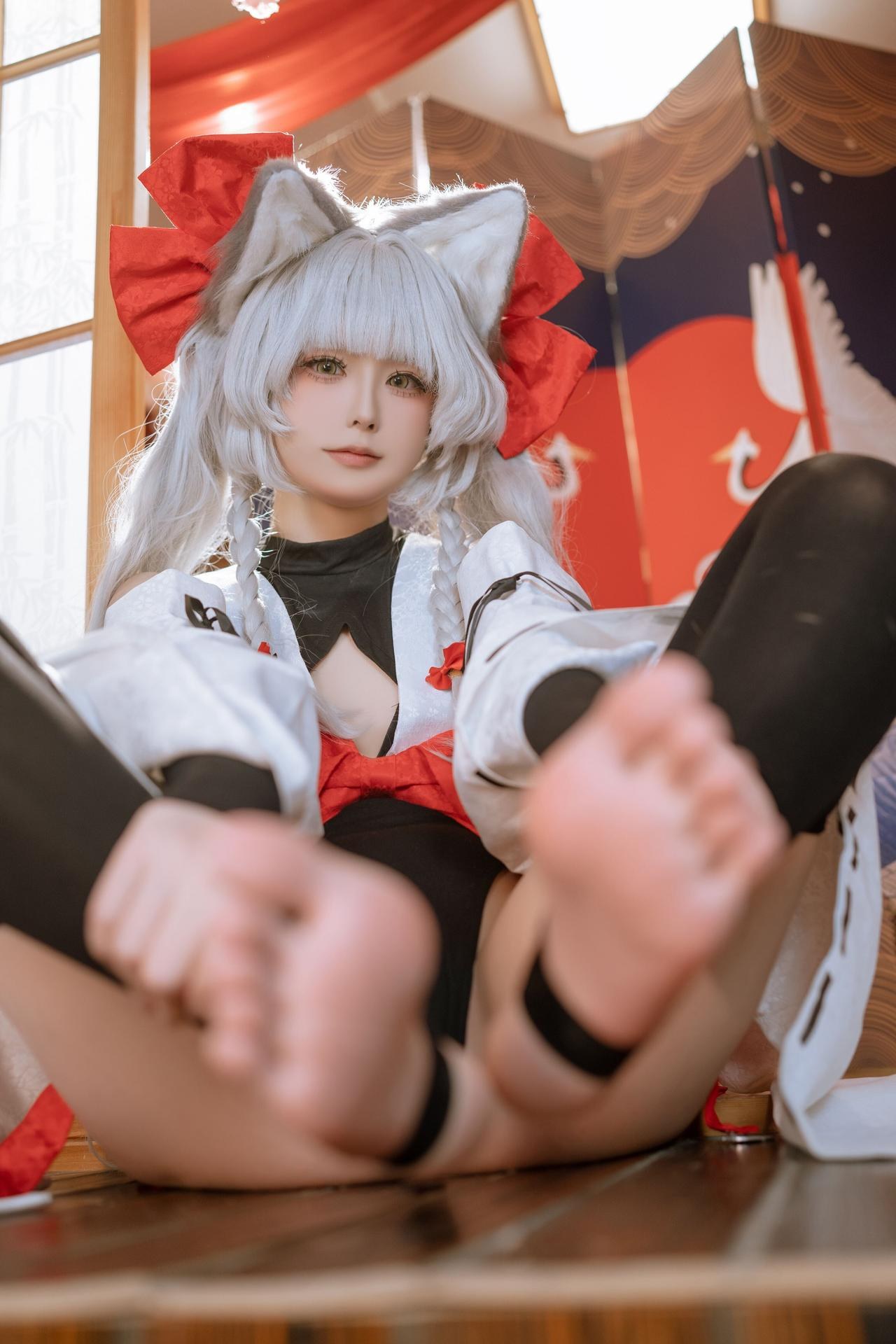 [cosplay] Quan冉有点饿 - 朝凪：狐耳红白巫女装 黑丝美腿还原 87P