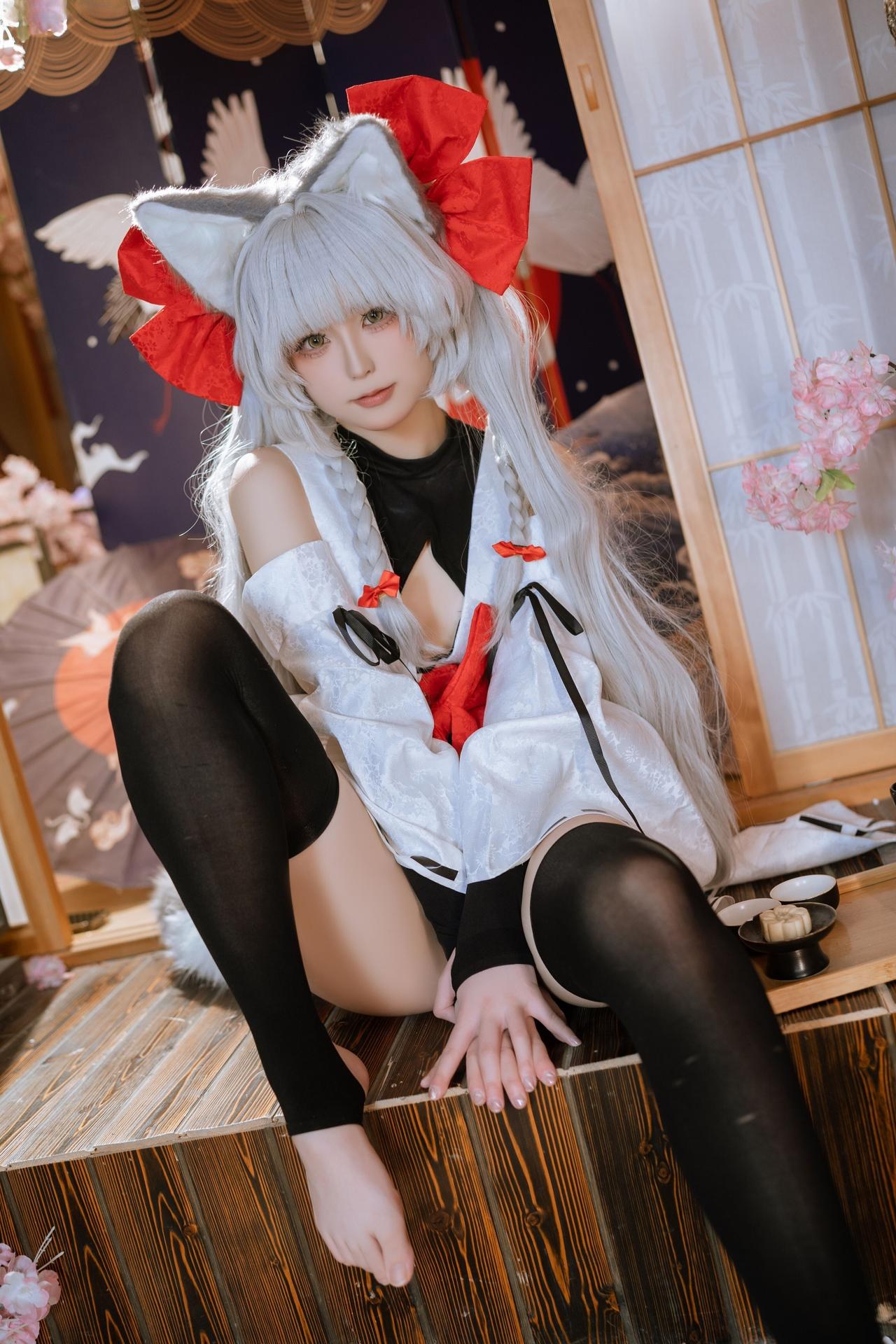 [cosplay] Quan冉有点饿 - 朝凪：狐耳红白巫女装 黑丝美腿还原 87P