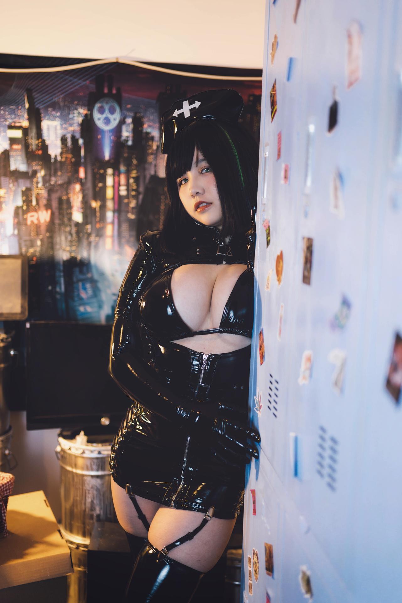 [私房] 阿半今天很开心 - 黑暗护士：黑色乳胶护士装 美胸黑丝 90P
