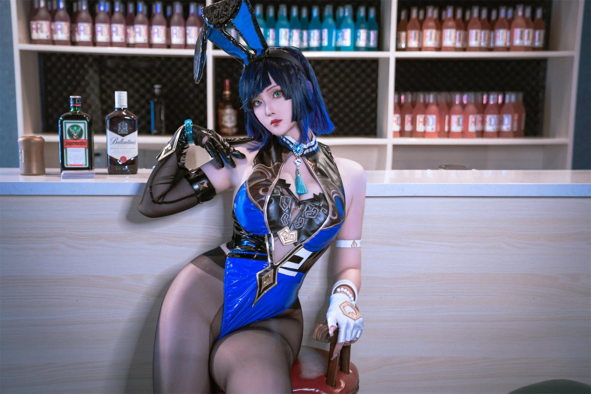 [cosplay] Natsuko夏夏子 - 原神夜兰兔女郎：酒吧黑丝高衩大尺度还原 74P1V