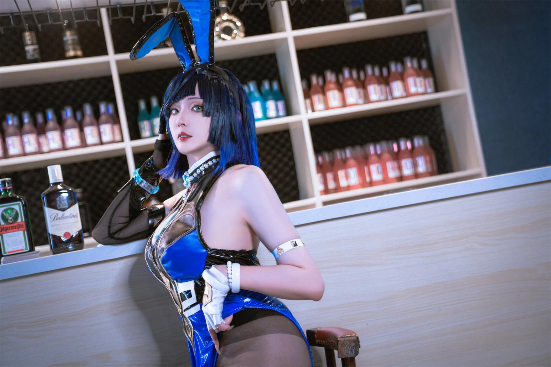 [cosplay] Natsuko夏夏子 - 原神夜兰兔女郎：酒吧黑丝高衩大尺度还原 74P1V