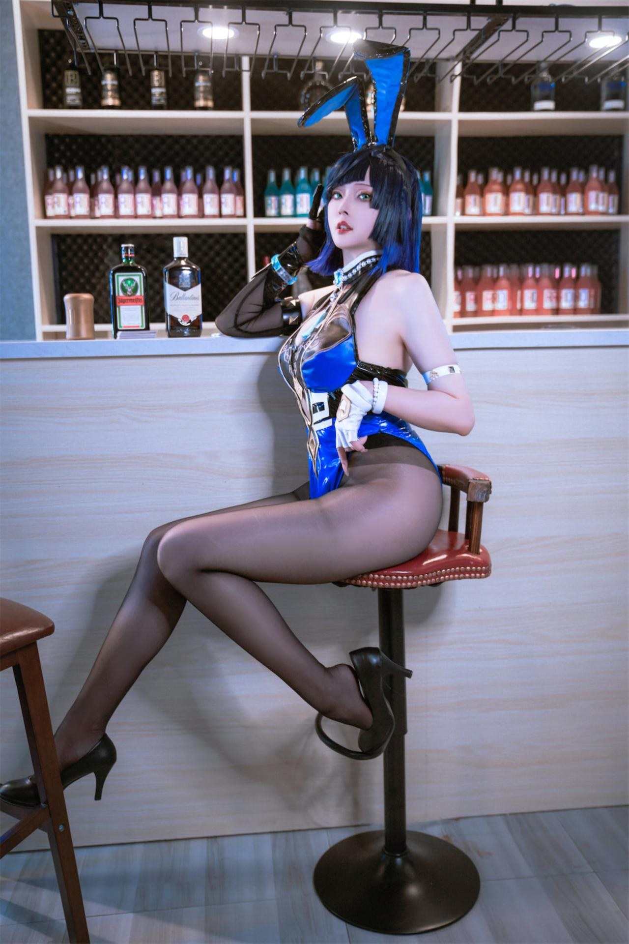 [cosplay] Natsuko夏夏子 - 原神夜兰兔女郎：酒吧黑丝高衩大尺度还原 74P1V