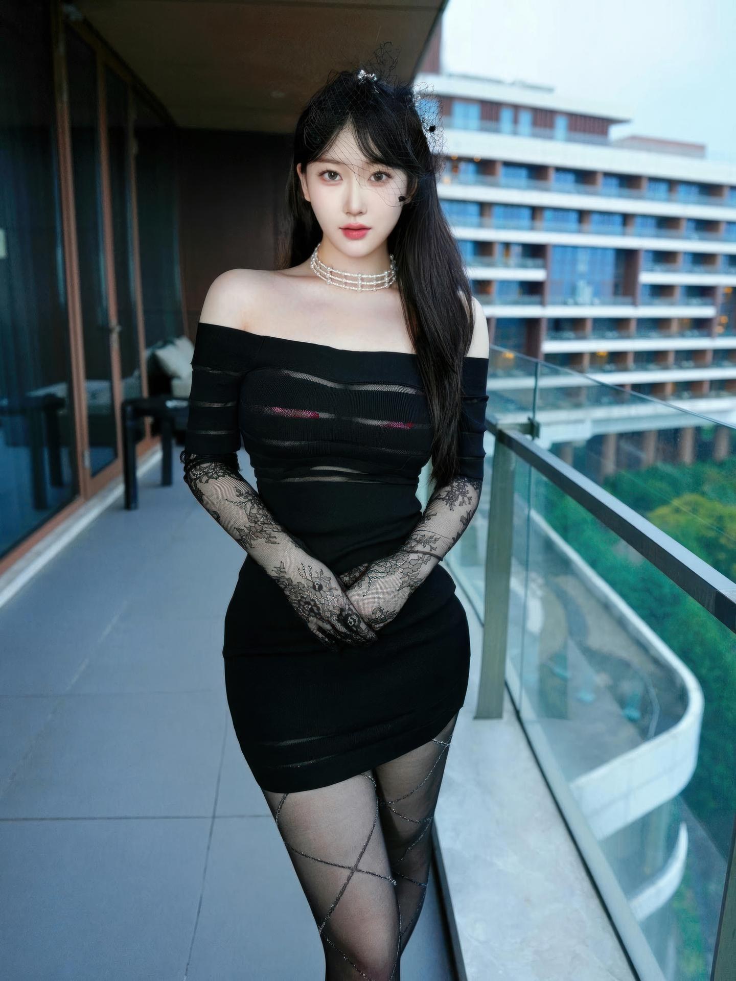 [Mẫu] 林昔予yorki - 秀人网 góa phụ chưa chết: nội y ren tất đen mông cong, nội dung mức độ lớn 81P