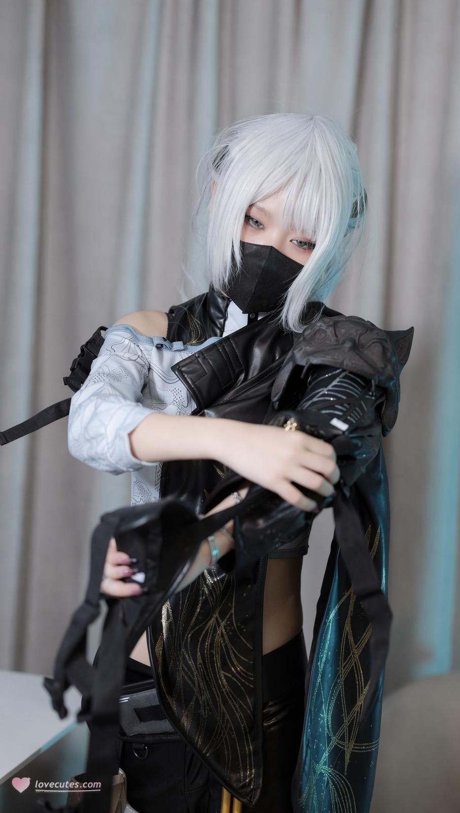 [cosplay] 麦晓雯 - Thiếu Nữ Ảnh Họa Tam Giác Châu: tóc trắng, trang phục chiến thuật, tất đen, chân dài 89P