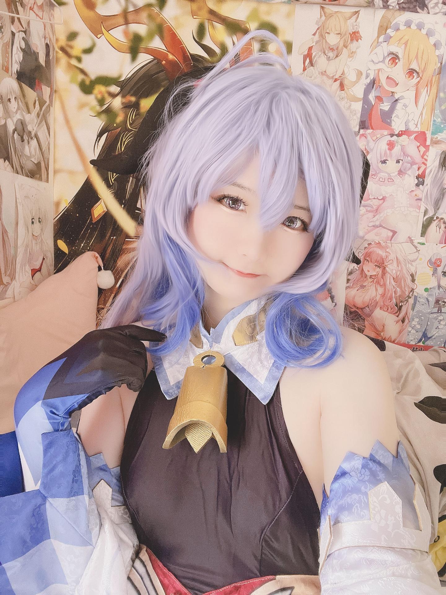 [cosplay] 习呆呆 - Ganyu: Tái hiện chân thực mức độ táo bạo với tóc xanh và lộ điểm 12P1V