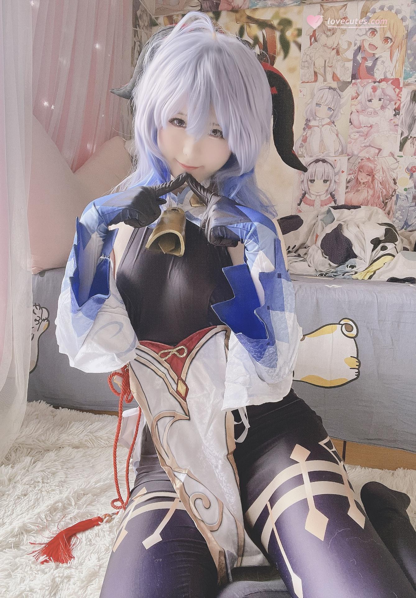 [cosplay] 习呆呆 - Ganyu: Tái hiện chân thực mức độ táo bạo với tóc xanh và lộ điểm 12P1V