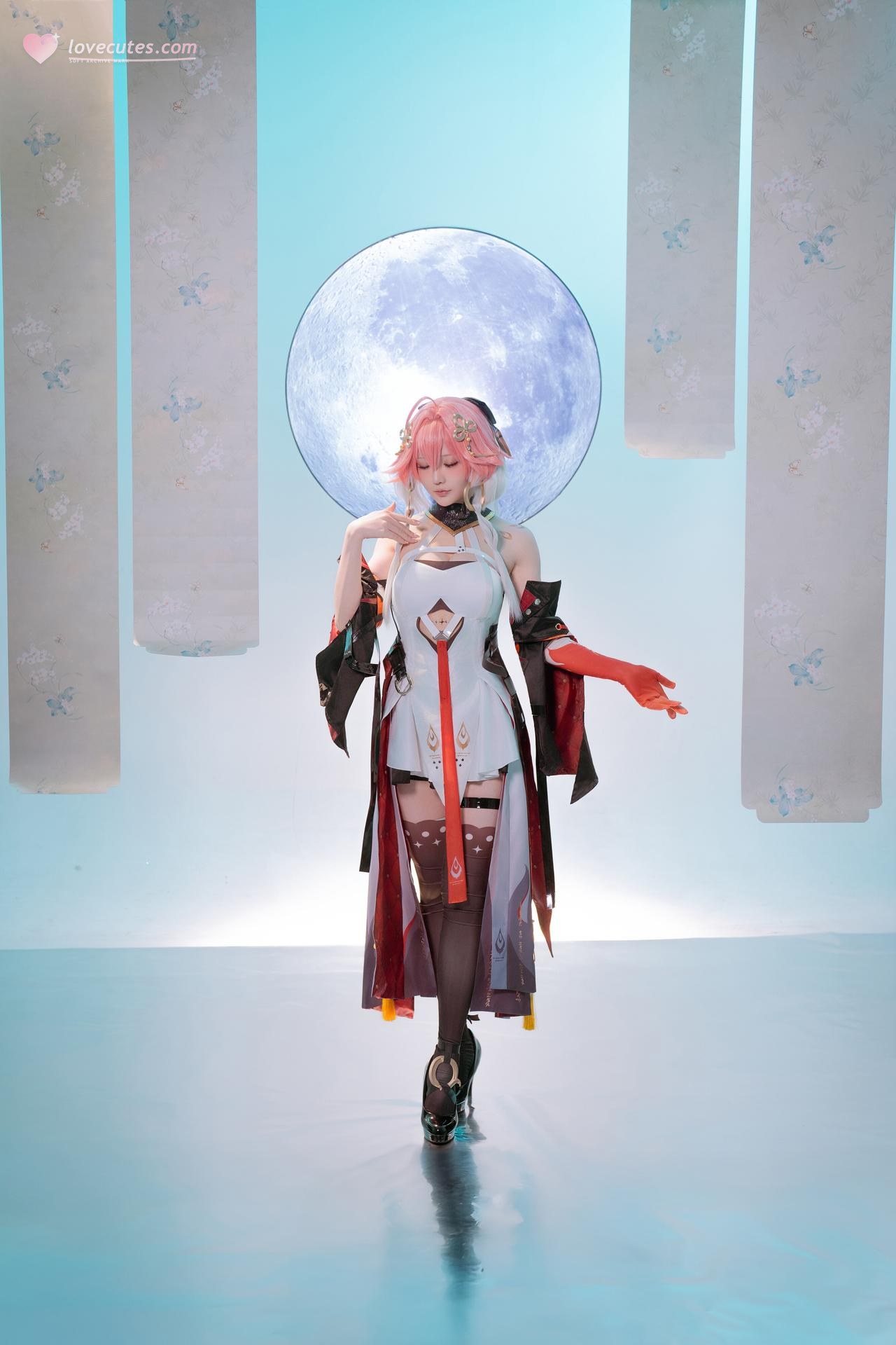 [cosplay] 星之迟迟Hoshilily - Minh Triều Trường Ly: lễ phục đen vàng tái hiện đôi chân đẹp 24P